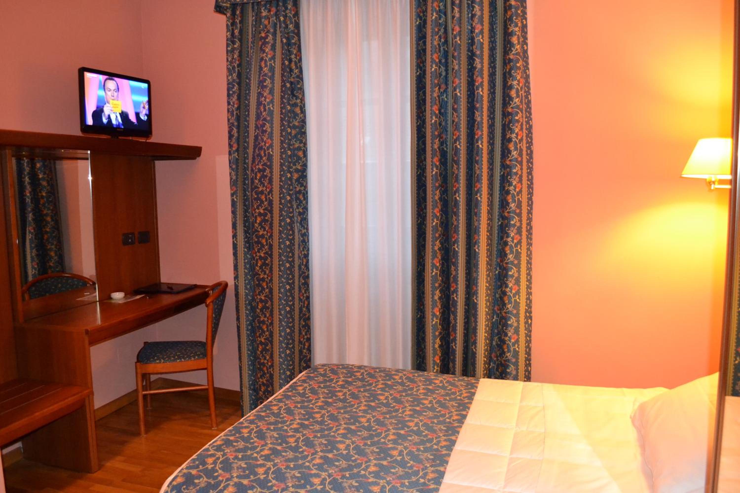 Single Room photo 3