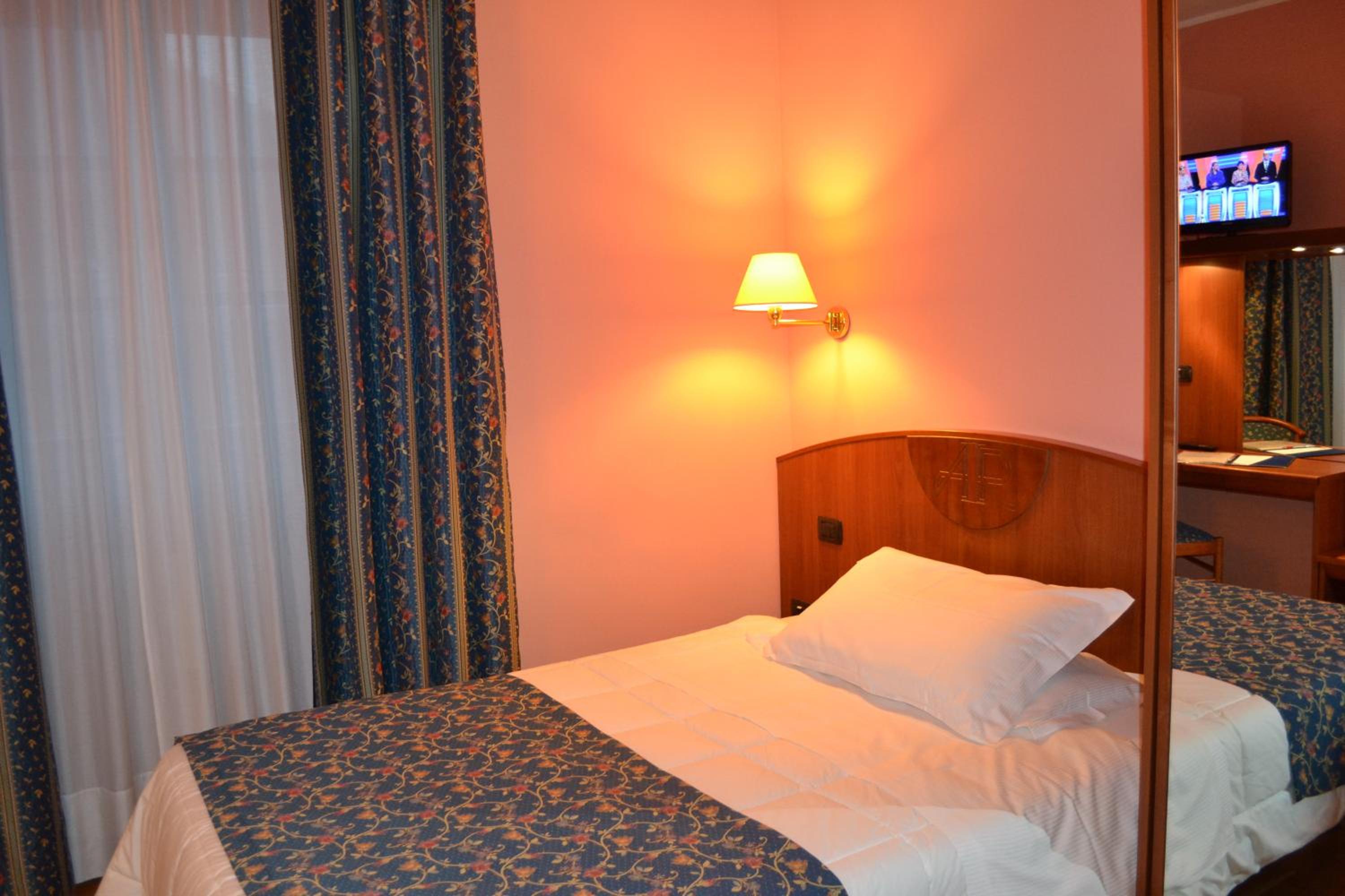 Single Room photo 1