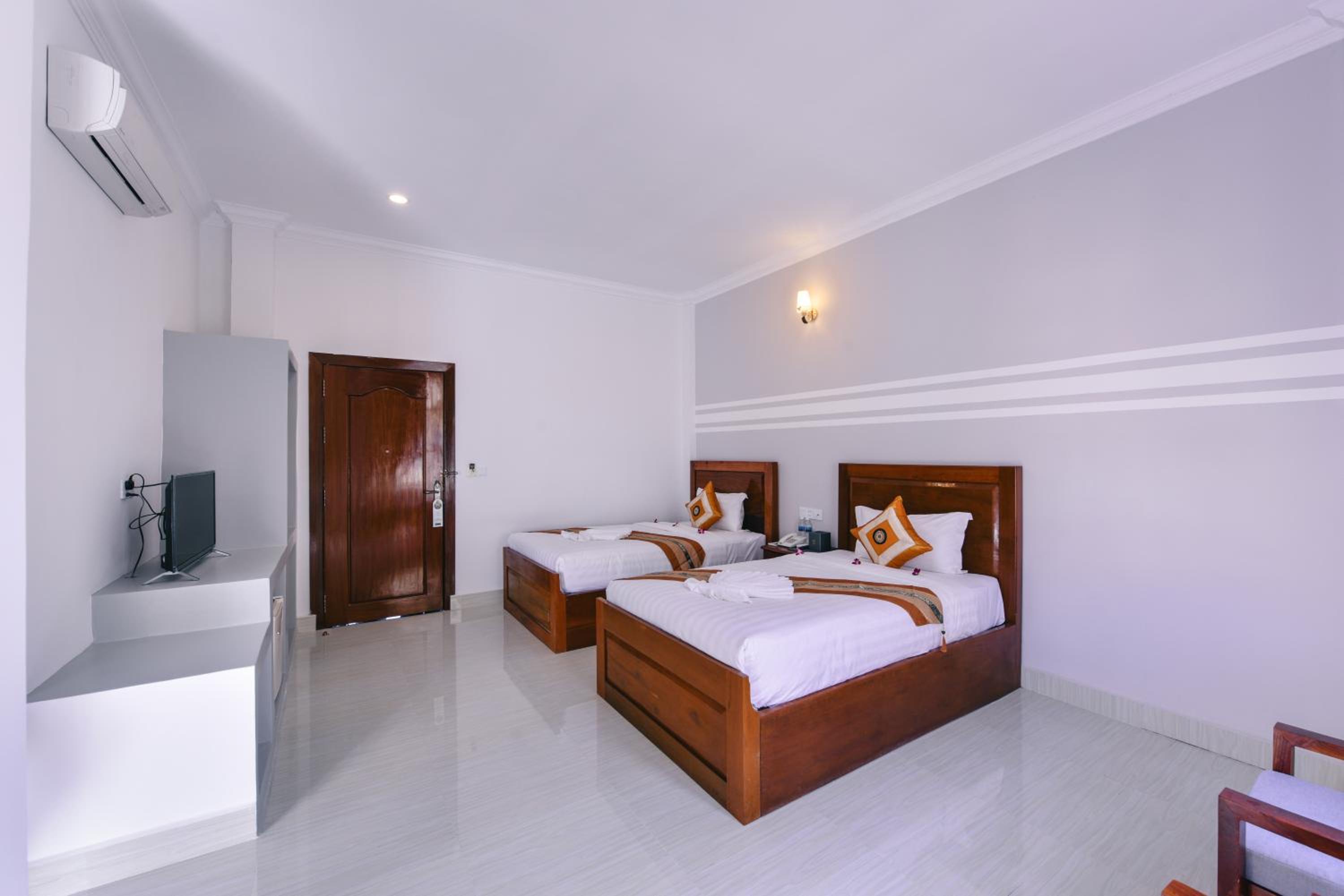 Deluxe Twin Room with Balcony photo 3