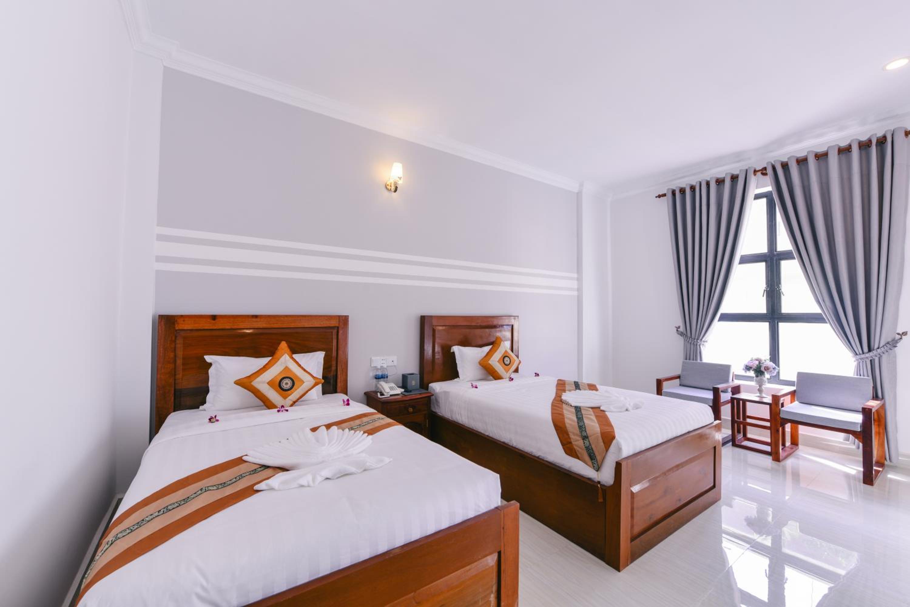 Deluxe Twin Room with Balcony photo 2