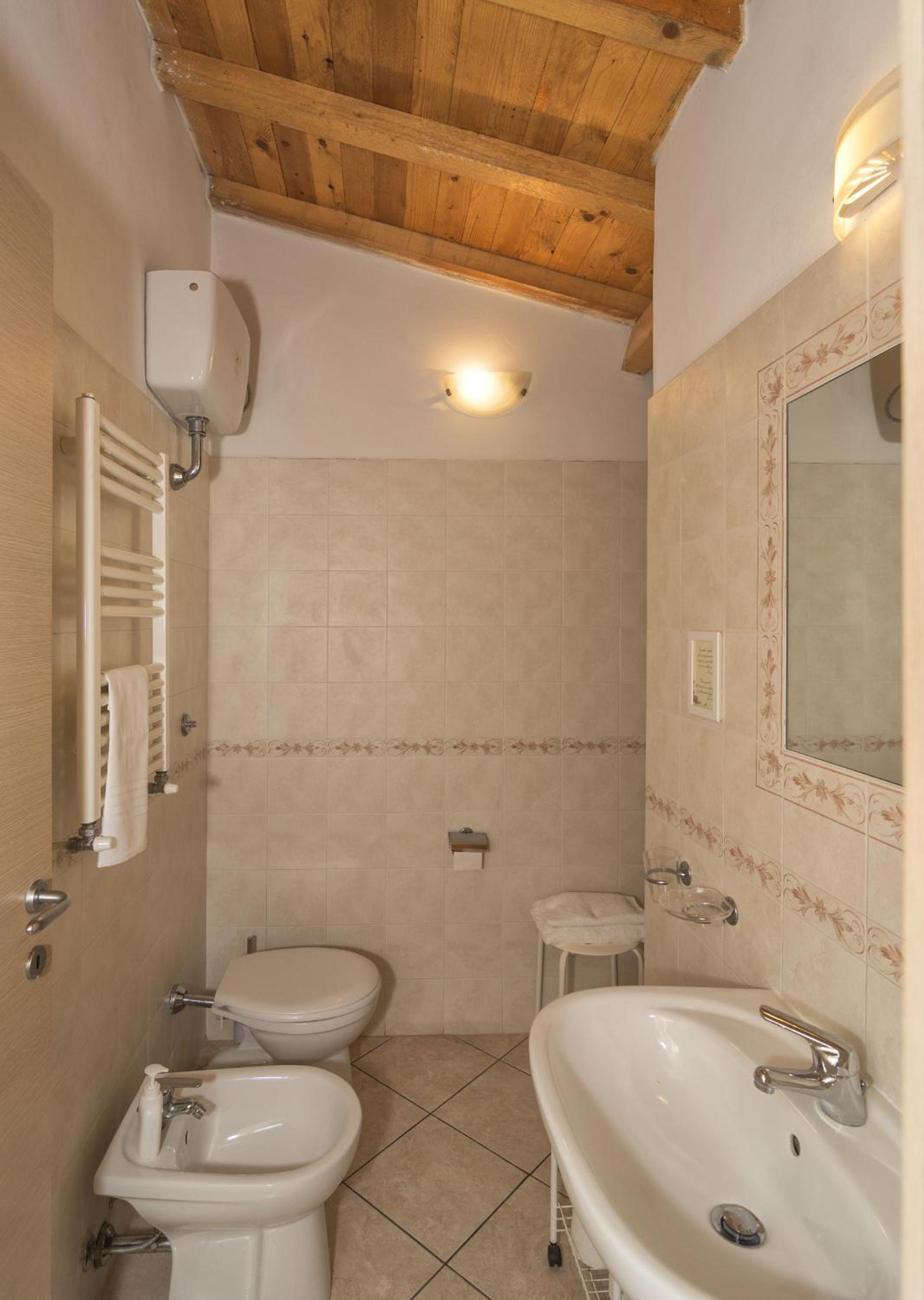 Single Room with Bathroom photo 2