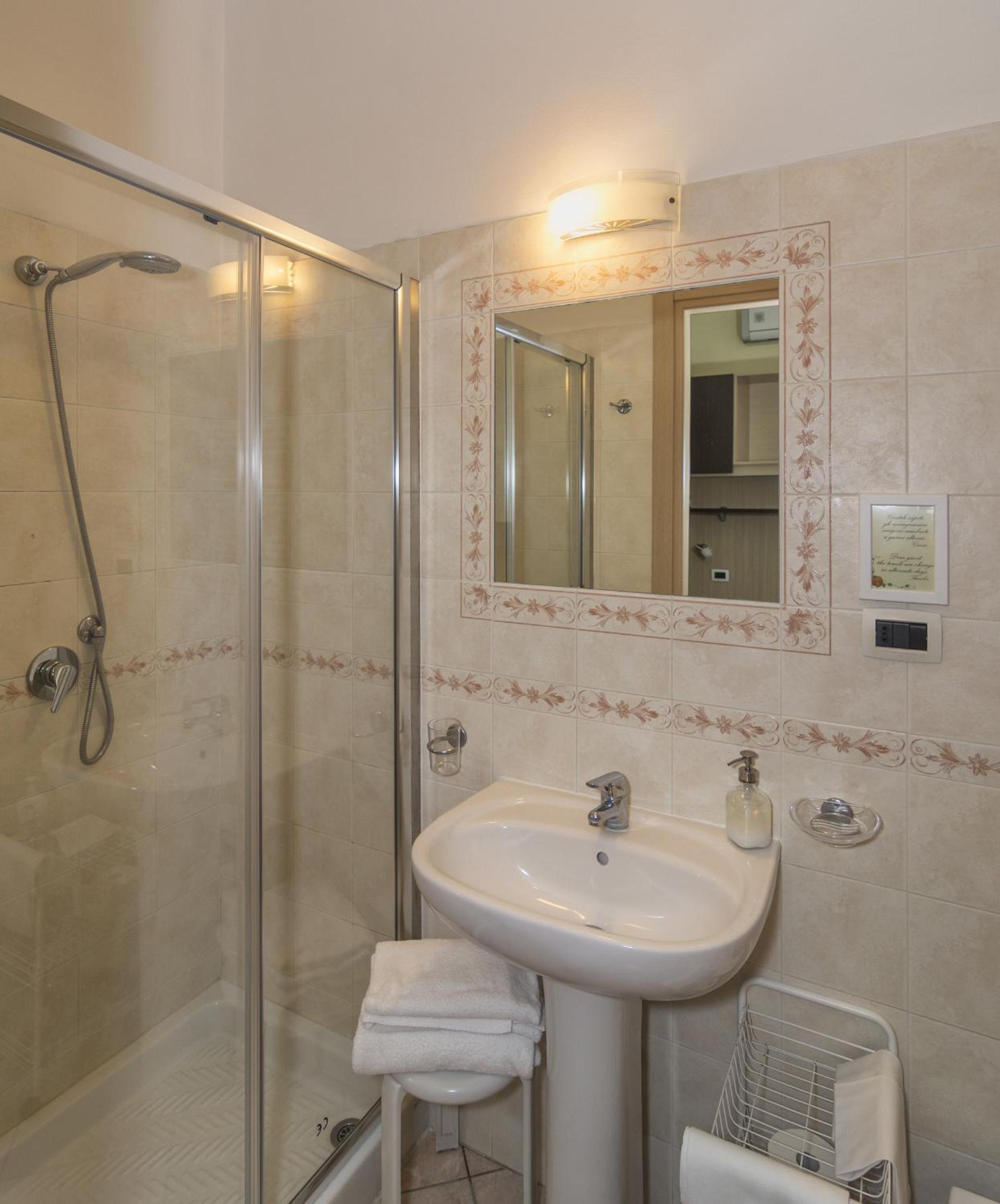 Double or Twin Room photo 2