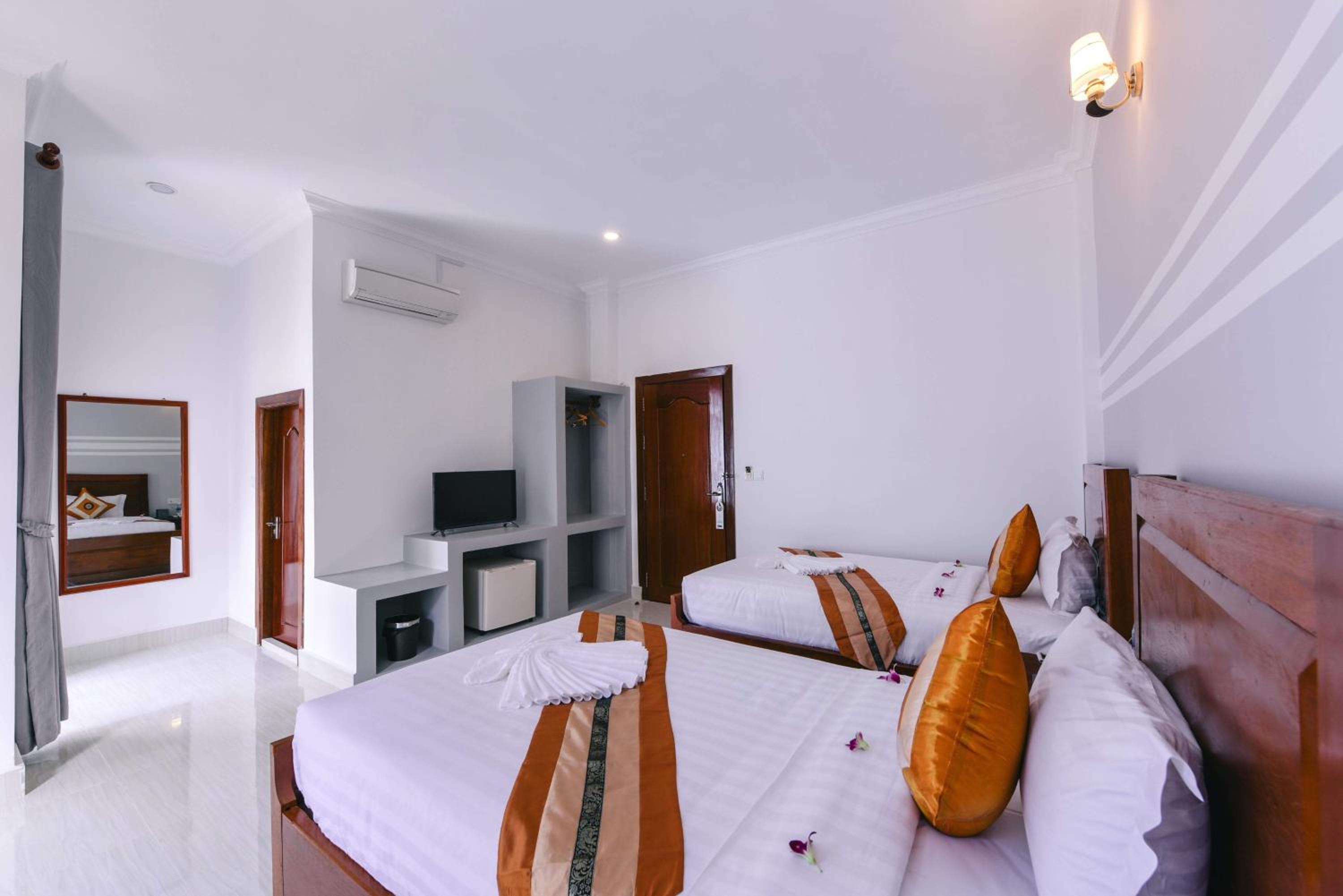 Deluxe Twin Room with Balcony photo 1