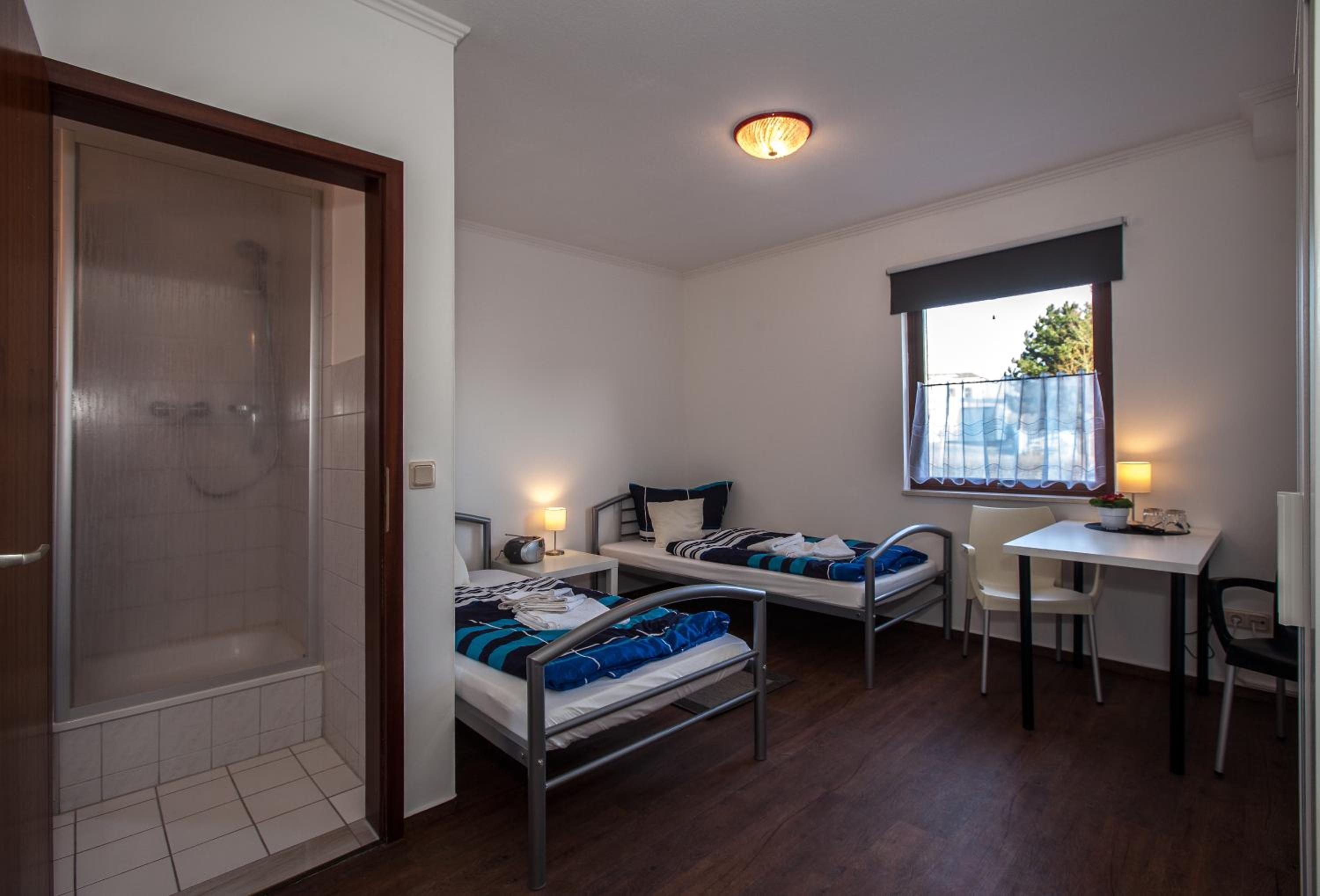 Budget Twin Room - Photo 7