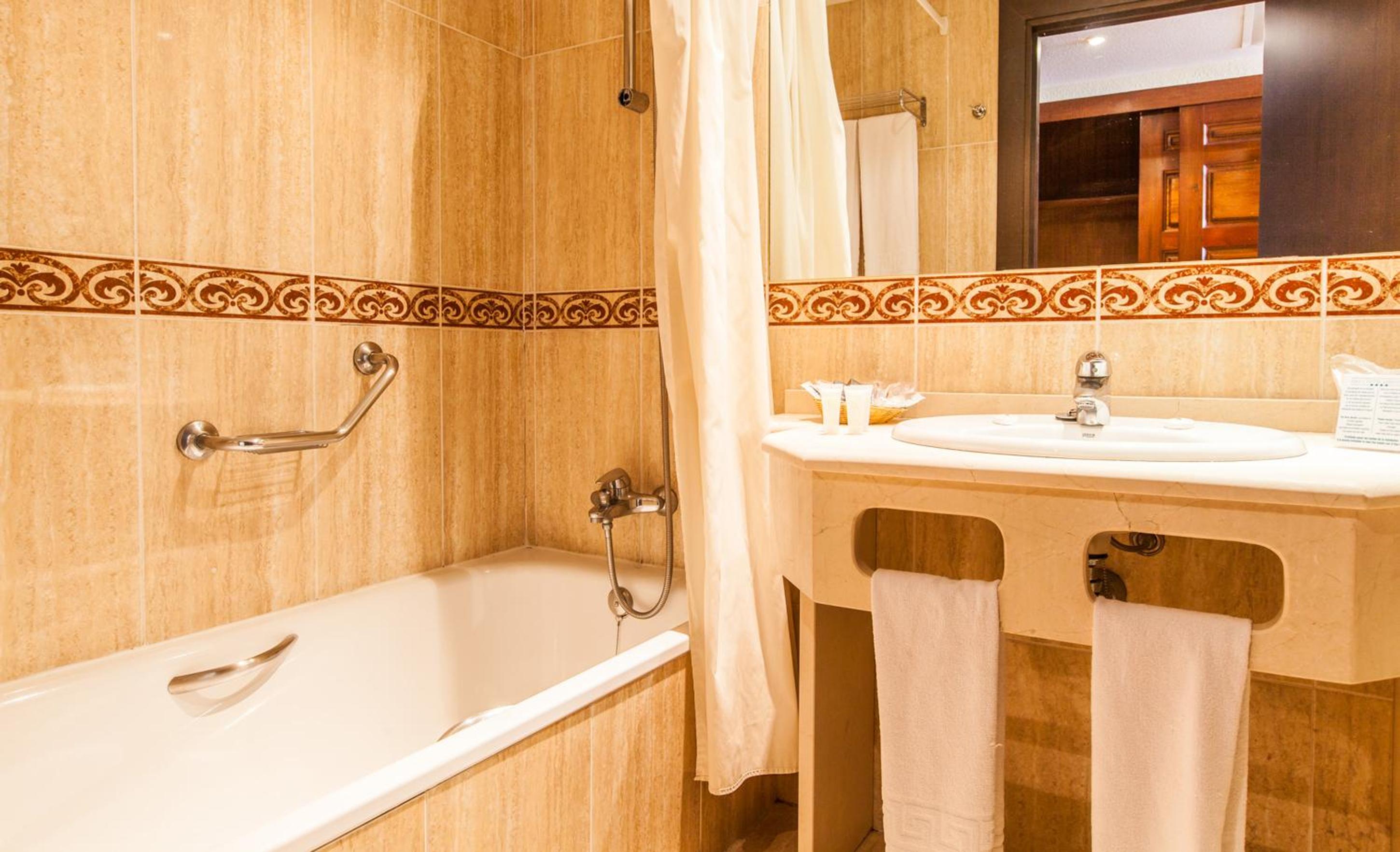 Habitación Doble o Twin (2 Adultos + 1 Niño) Habitación Doble o Twin (2 Adultos + 1 Niño)