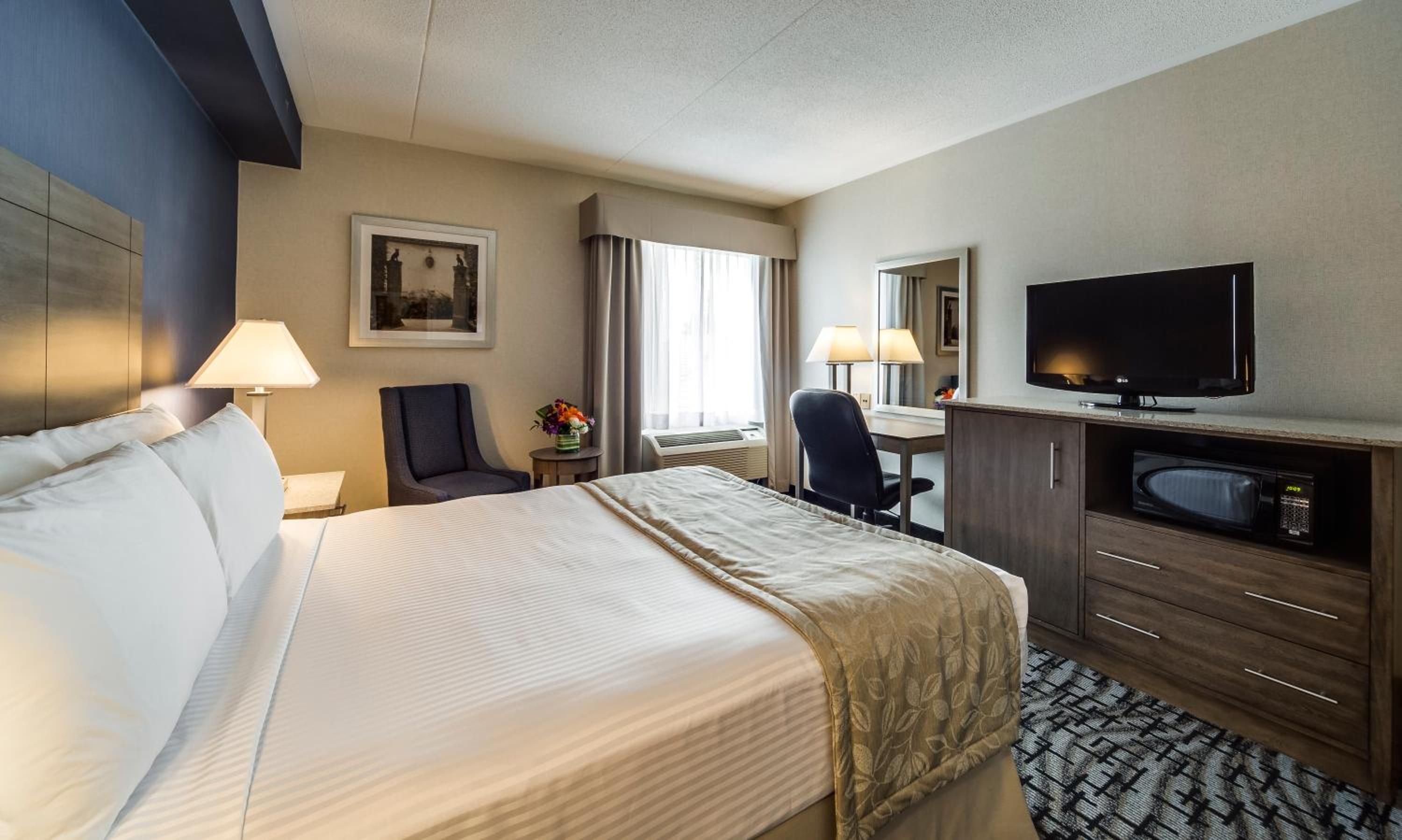 Standard Room with 1 Queen Bed - Photo 4