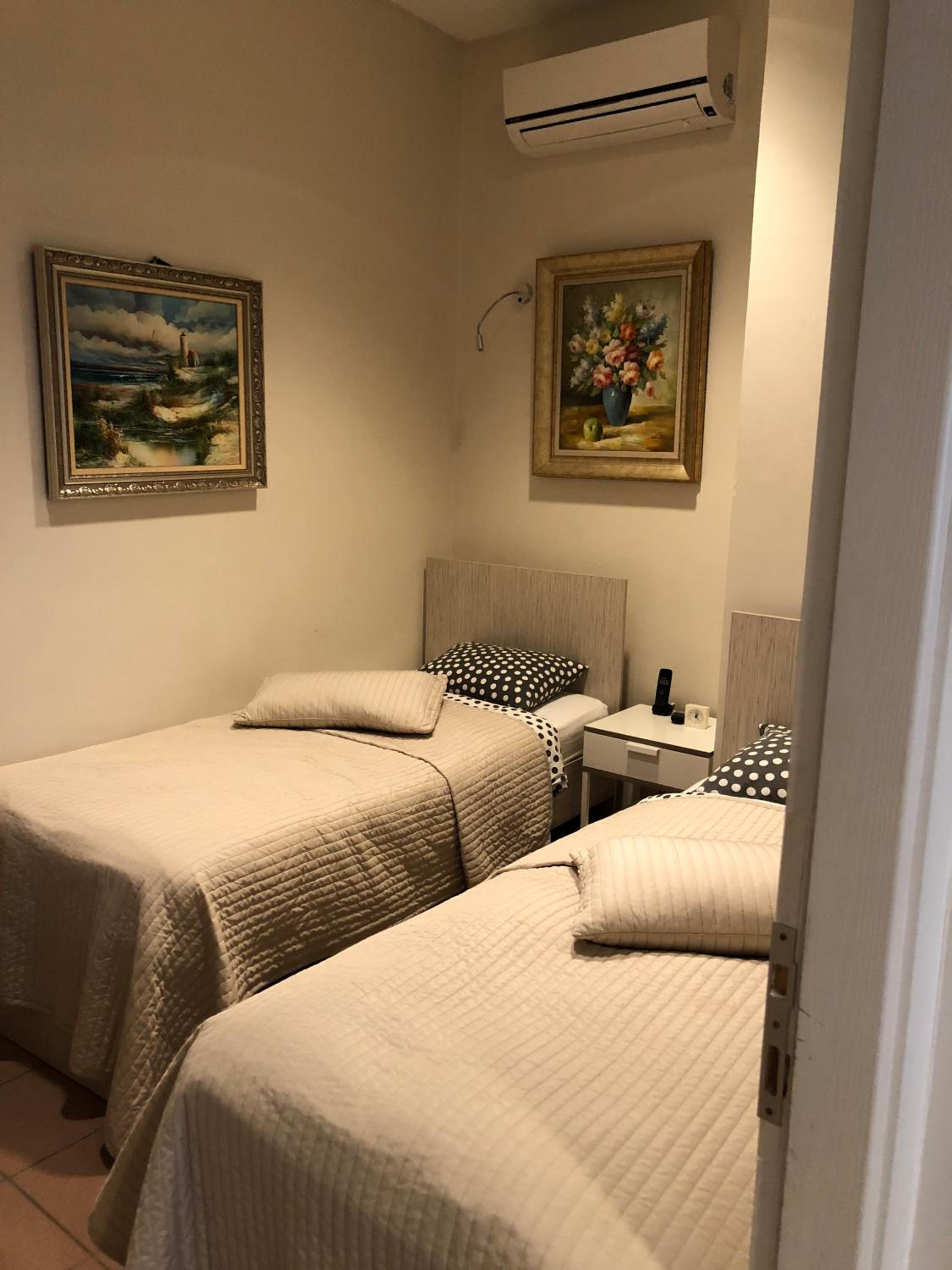 Large Family Room - Photo 19