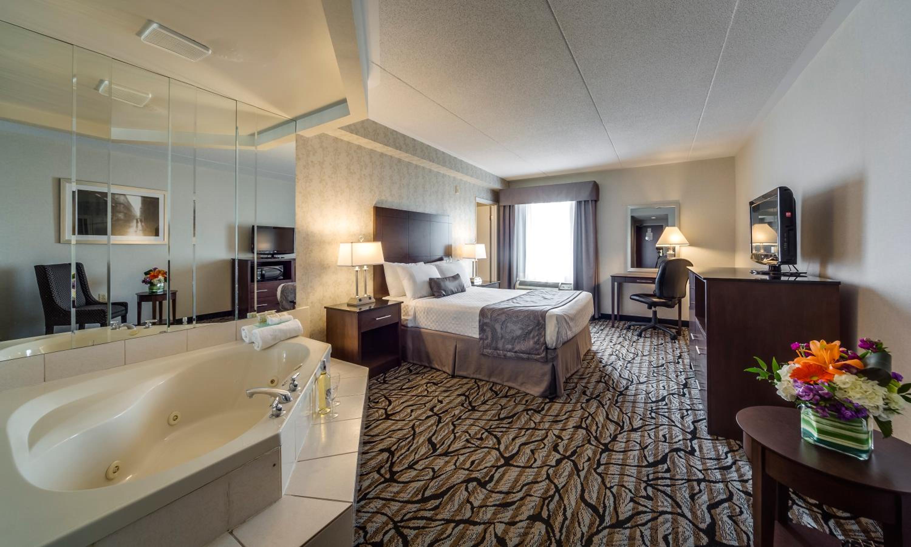Queen Suite with Jetted Tub - Photo 1