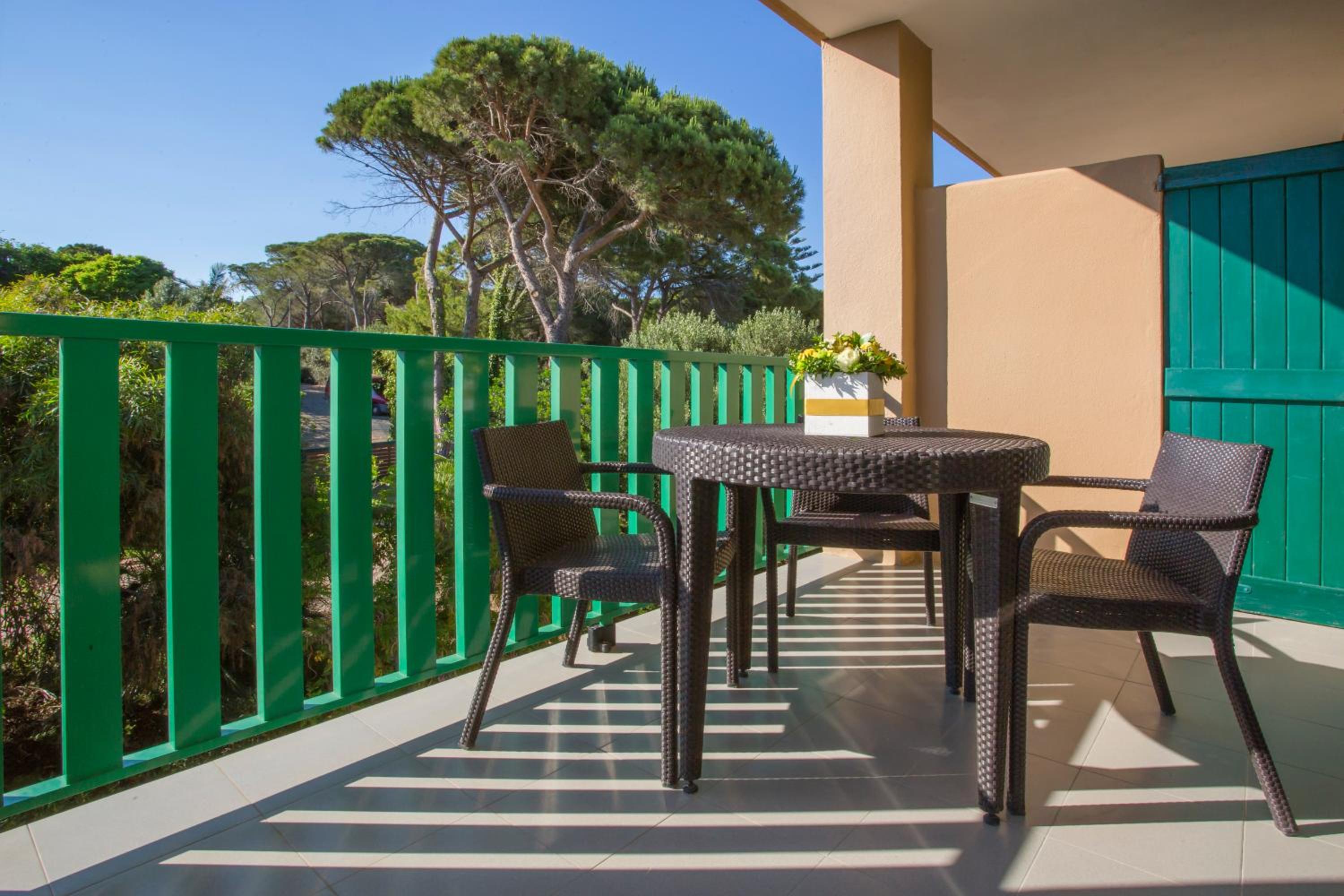 Triple Room with Balcony - Photo 12