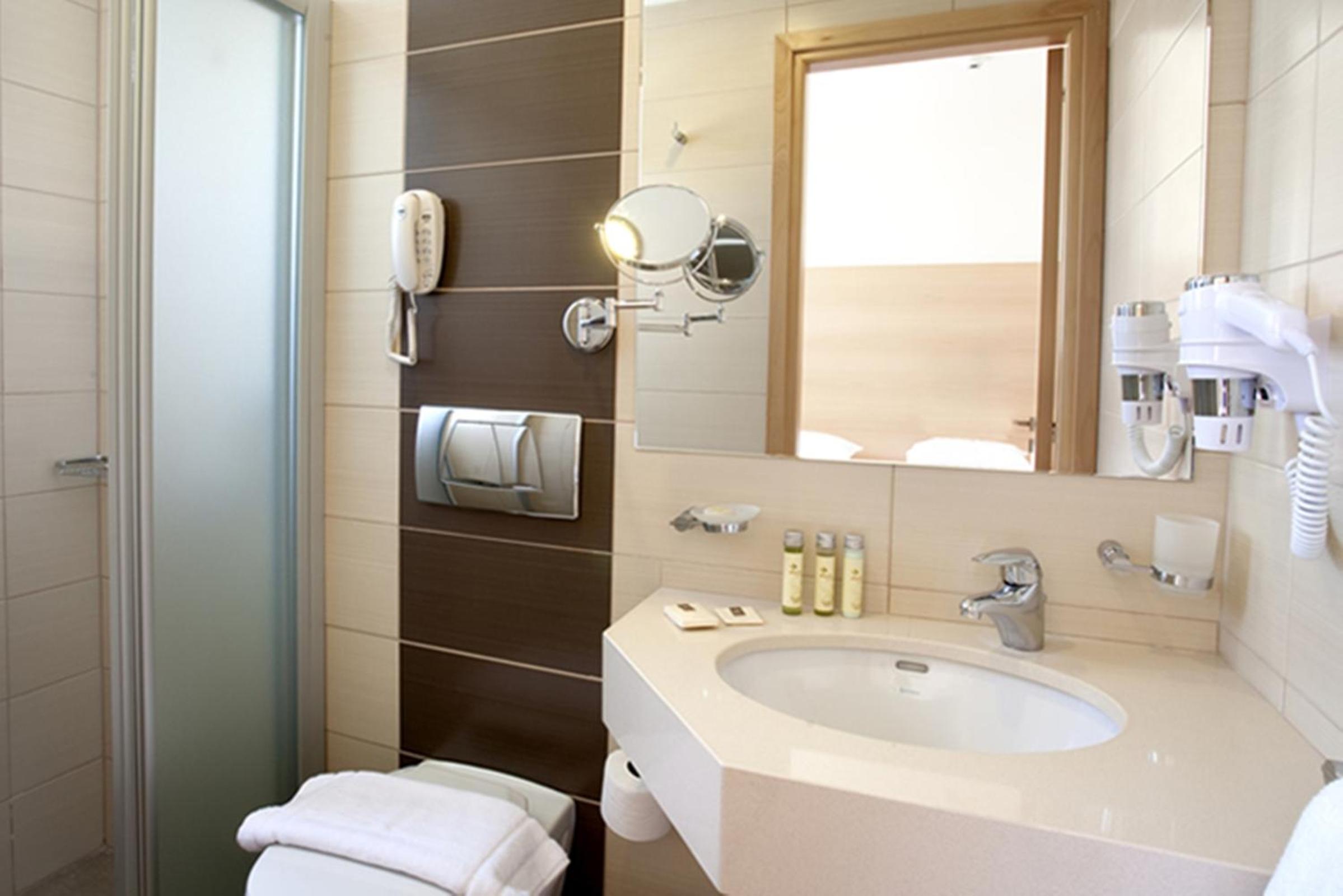 Two-Bedroom Apartment (4 Adults) - Photo 4