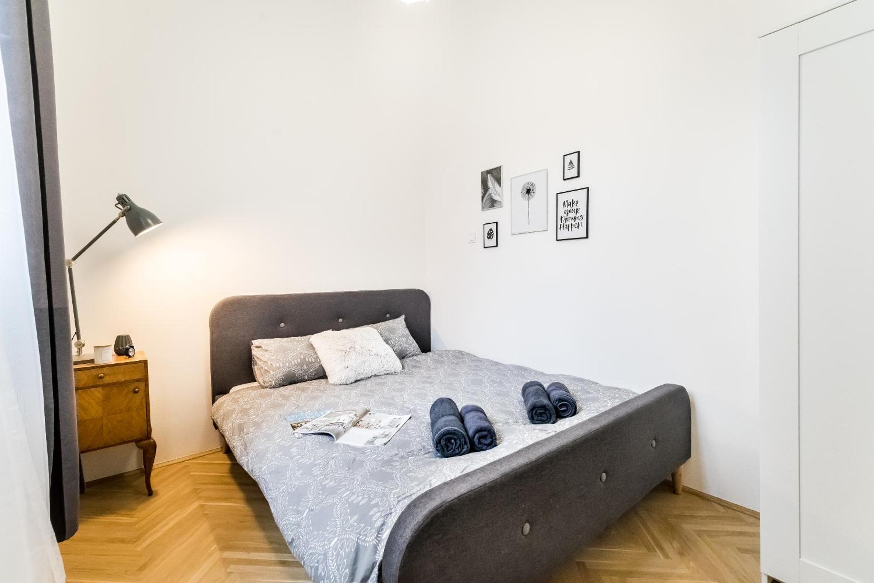 Apartment - Photo 2