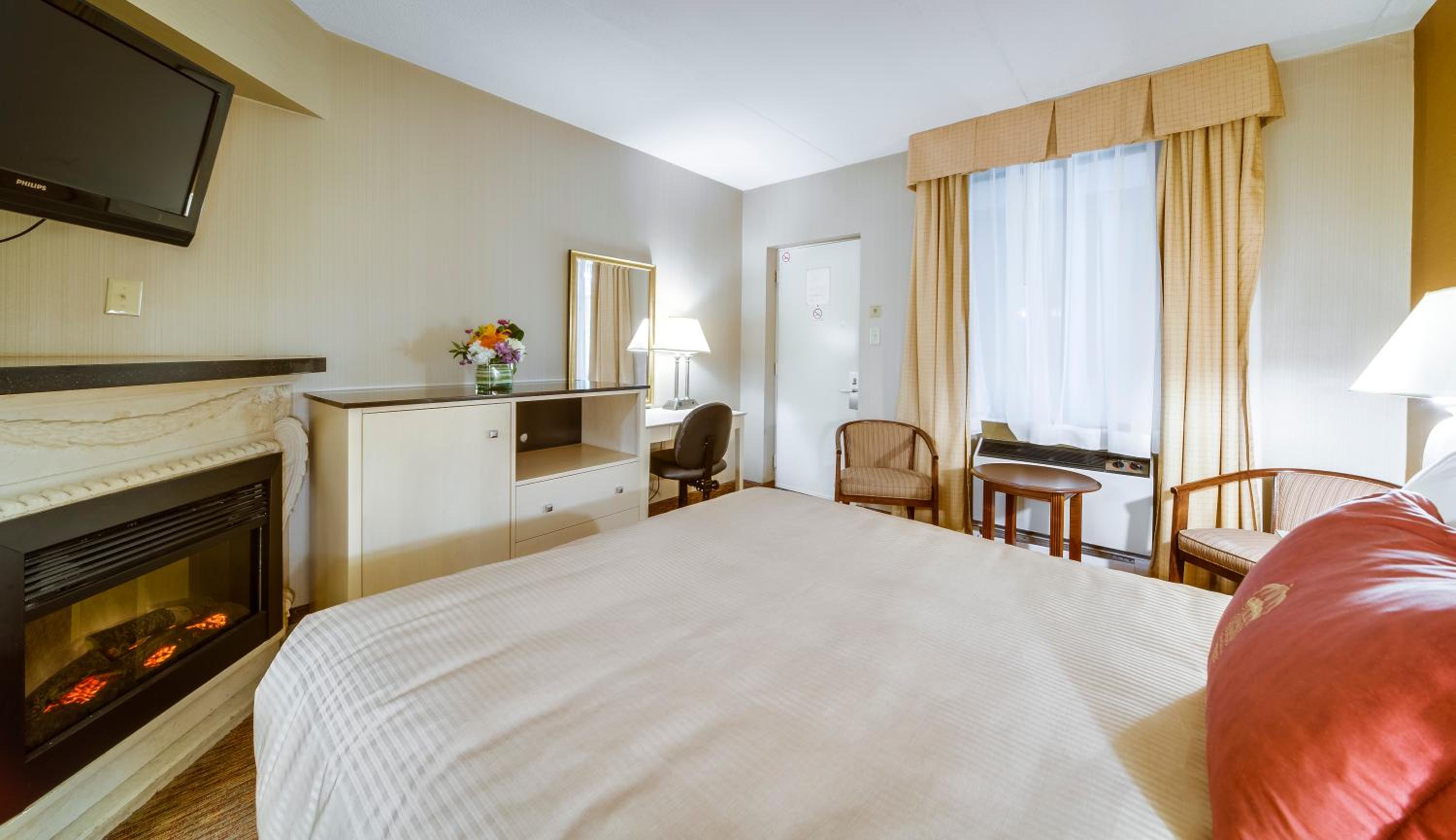 Standard Room with 1 Queen Bed - Photo 4