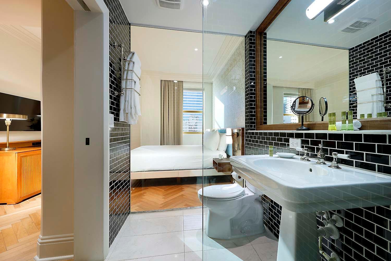 Executive Room thumbnail 5