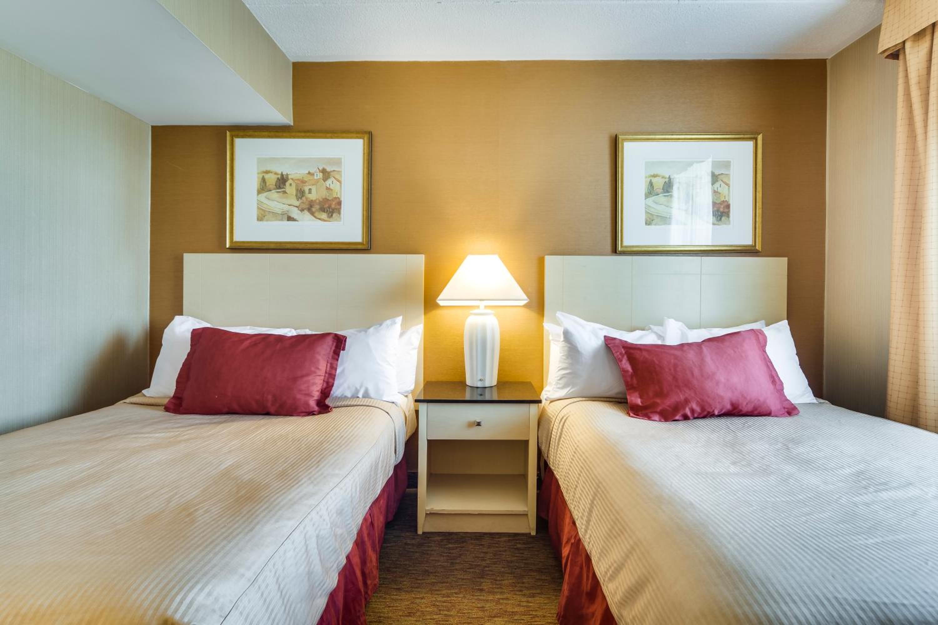 Standard Room with Two Double Beds - Photo 4