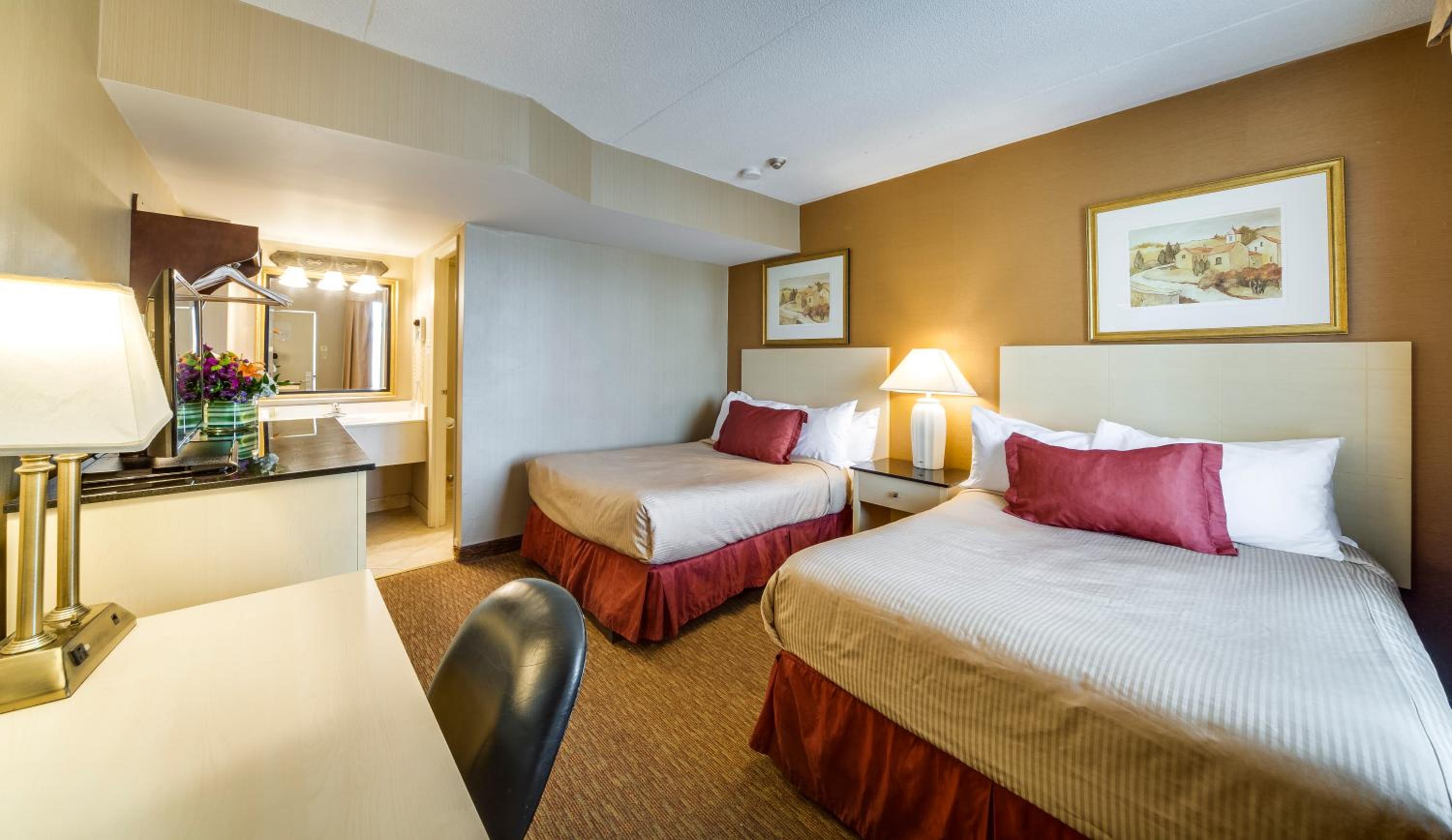 Standard Room with Two Double Beds - Photo 2