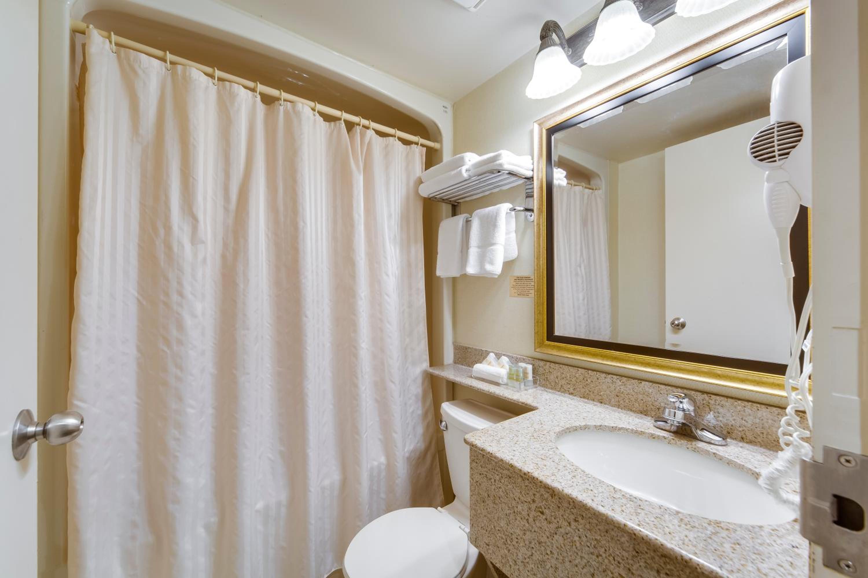 Standard Room with 1 Queen Bed - Photo 2