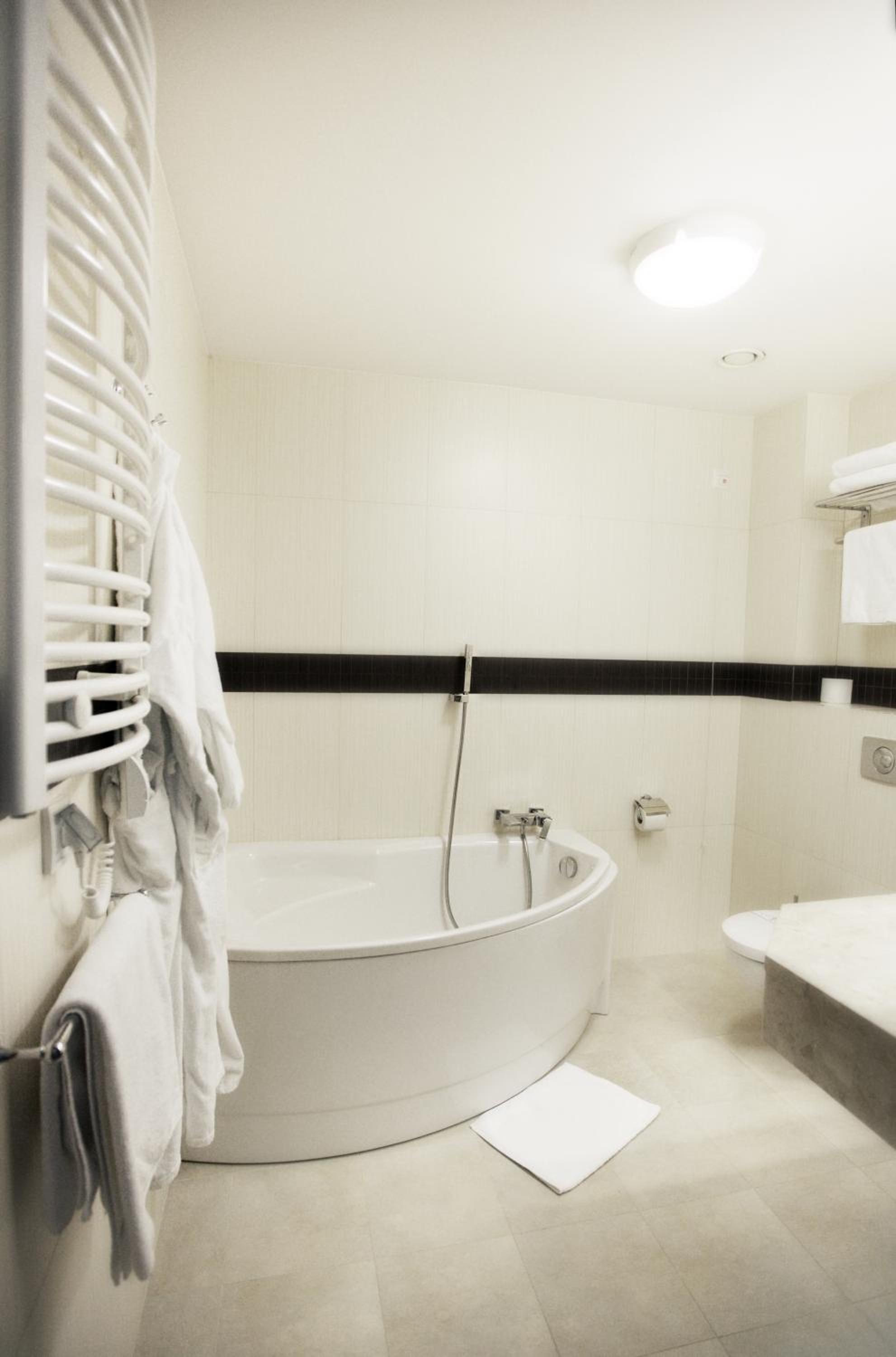 Suite - Photo 4