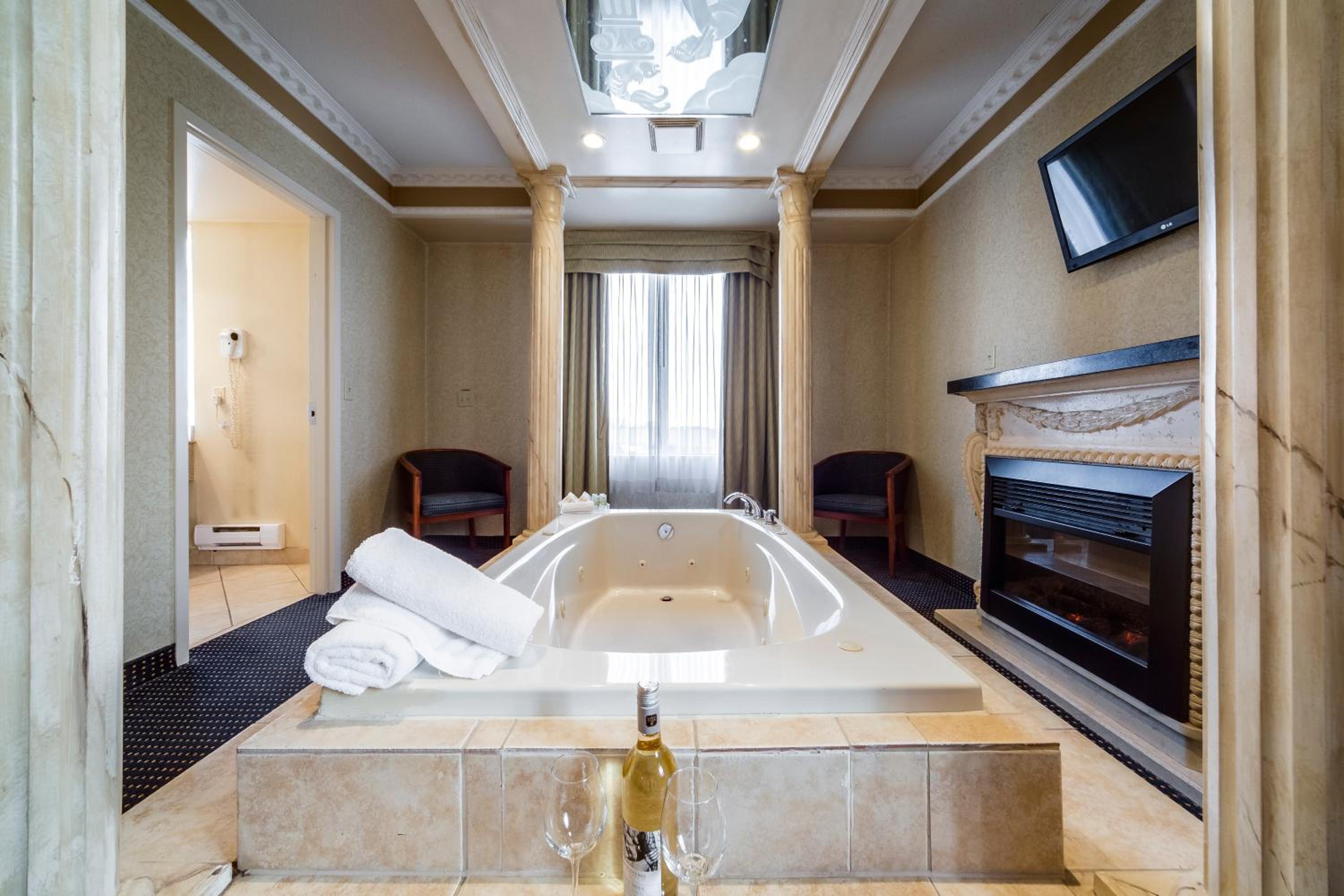 Luxury King Suite With Jetted Tub - Photo 9