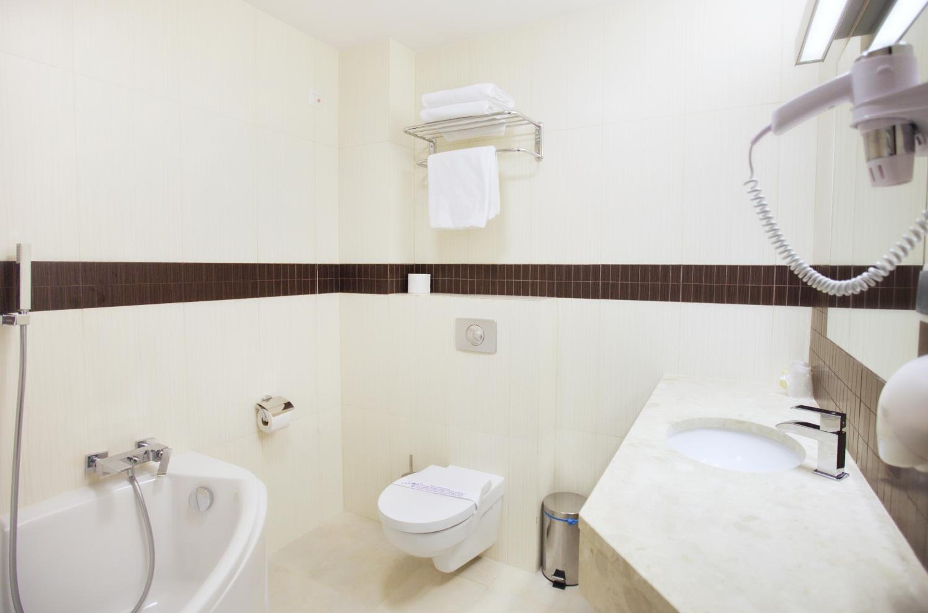 Suite - Photo 3