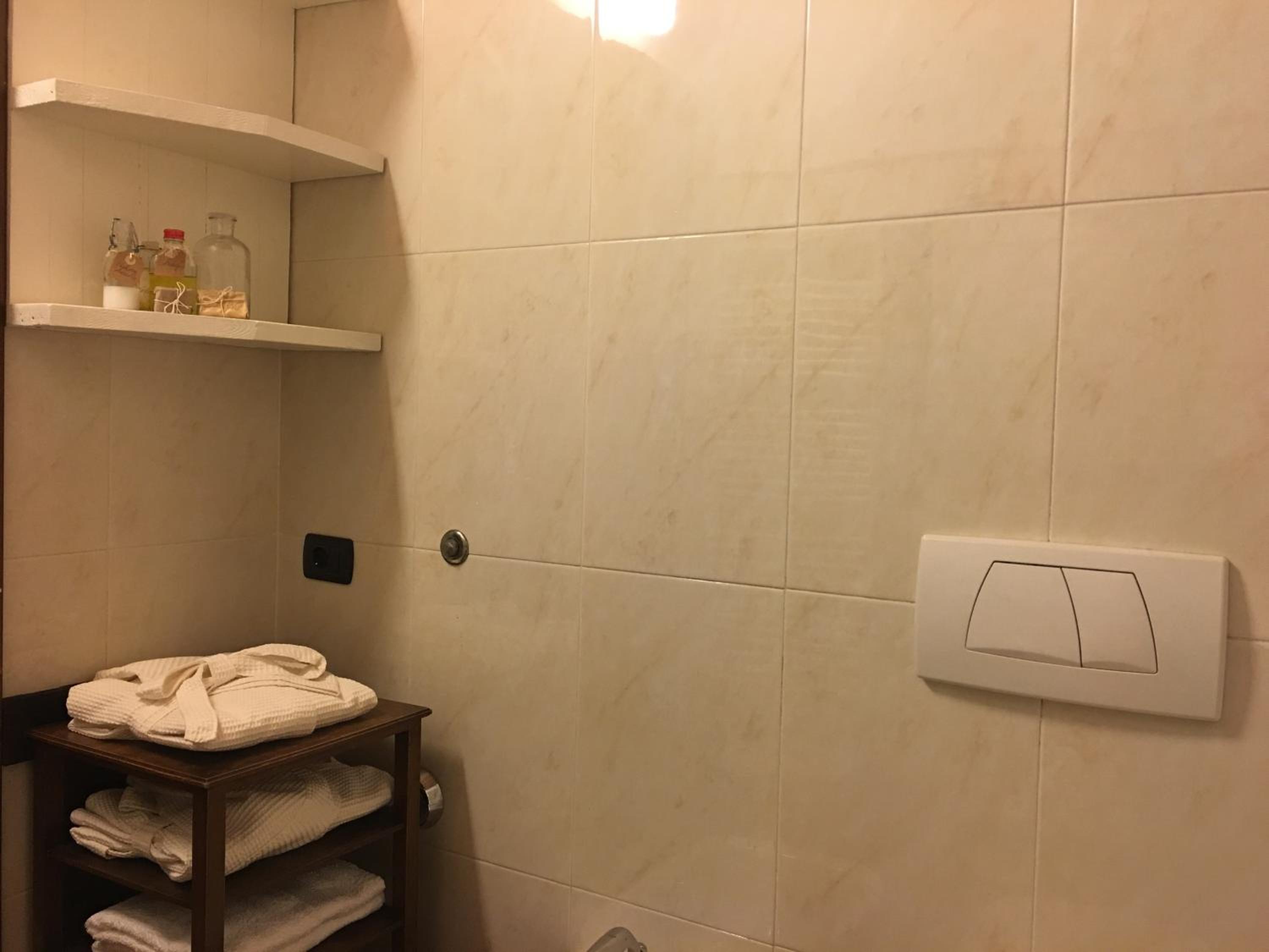 Two-Bedroom House - Photo 3