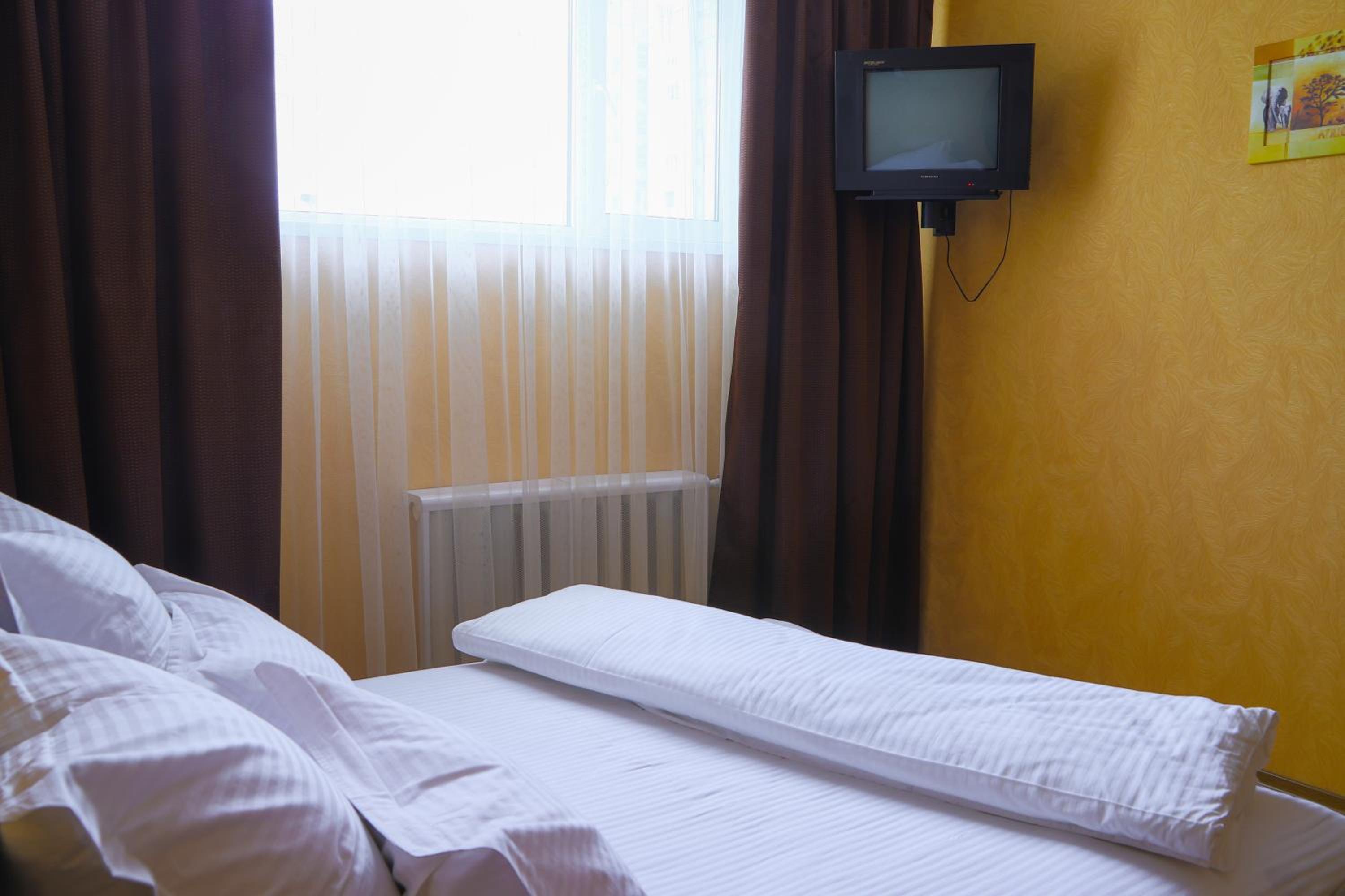 Budget Double Room photo 2