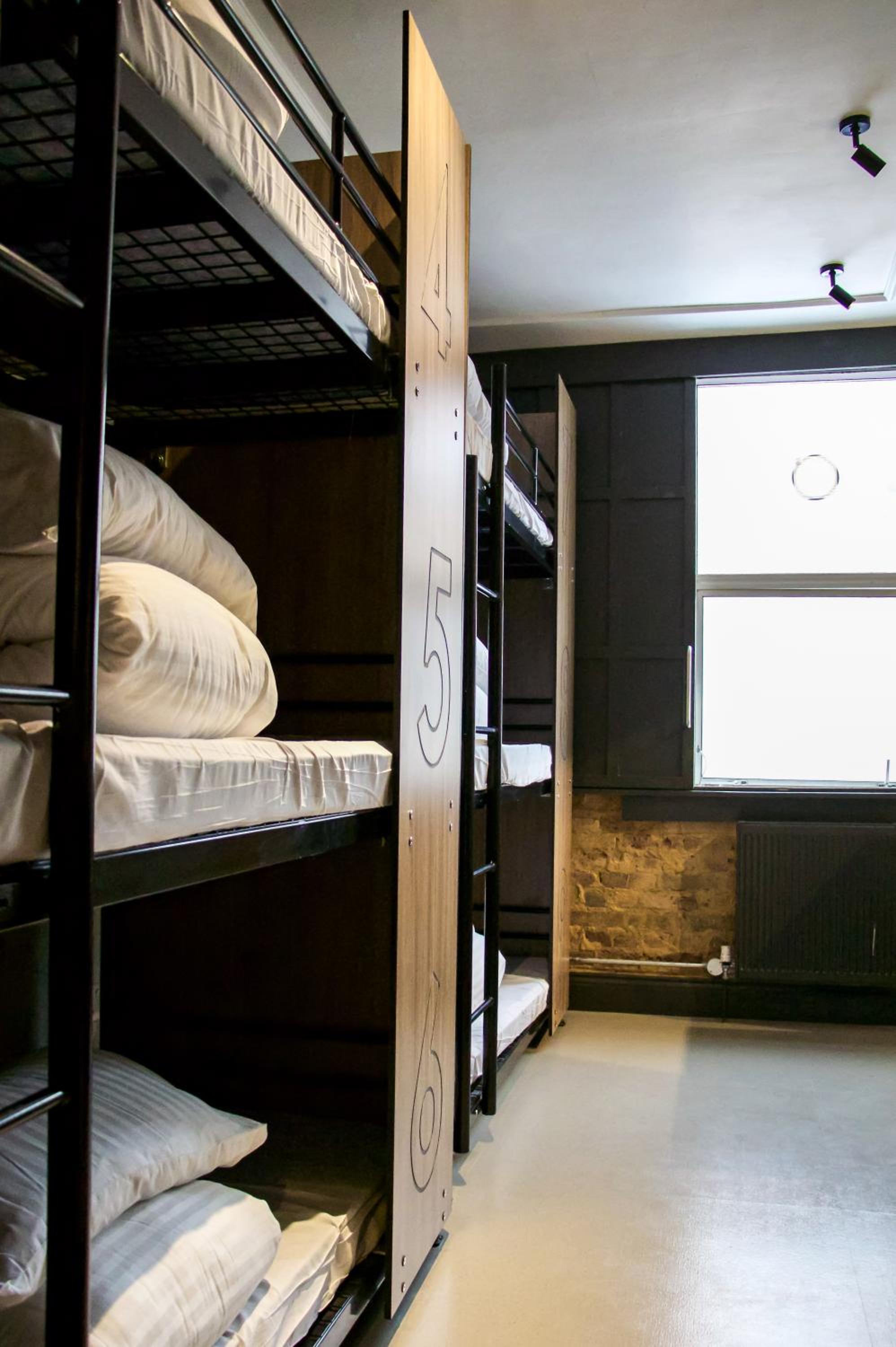 Bed in 9-Bed Mixed Dormitory Room photo 2