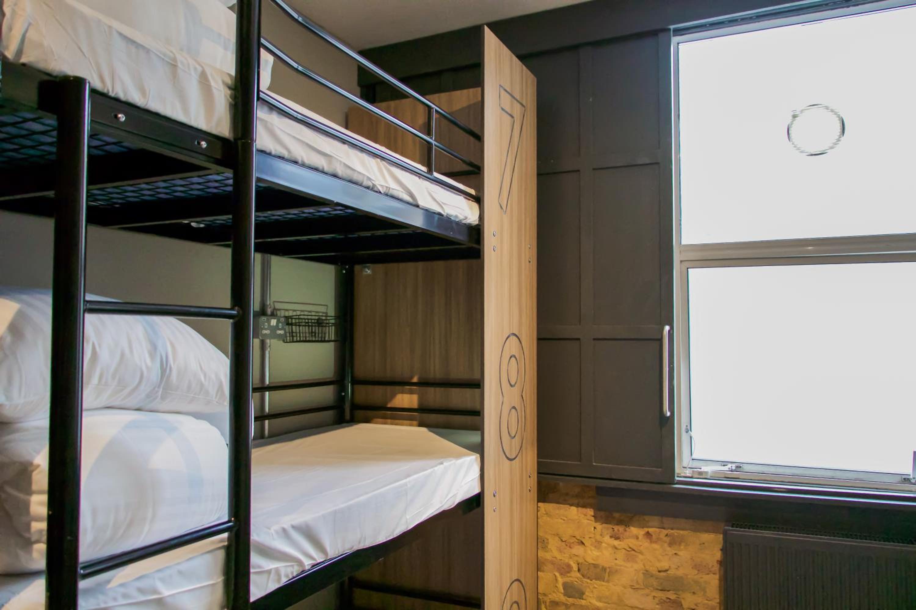 Bed in 9-Bed Mixed Dormitory Room photo 1