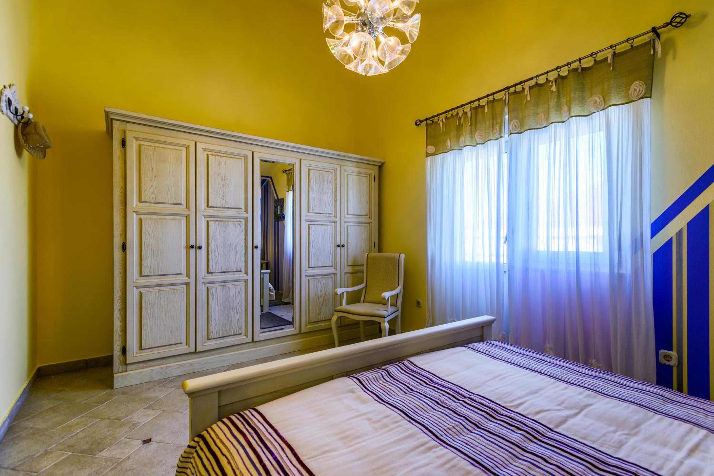 Comfort One-Bedroom Apartment with Sea View 