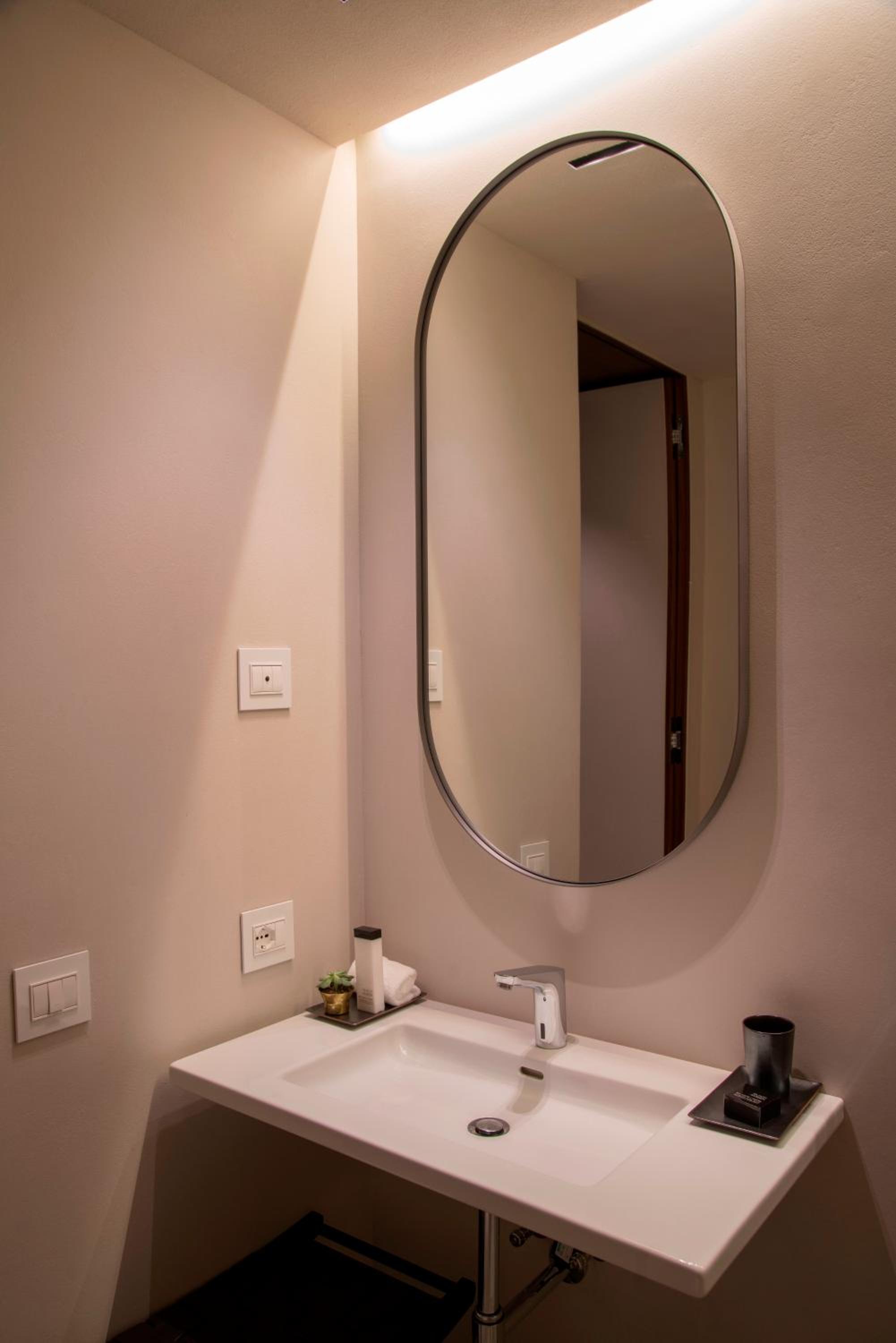 Double Room - Disability Access photo 3