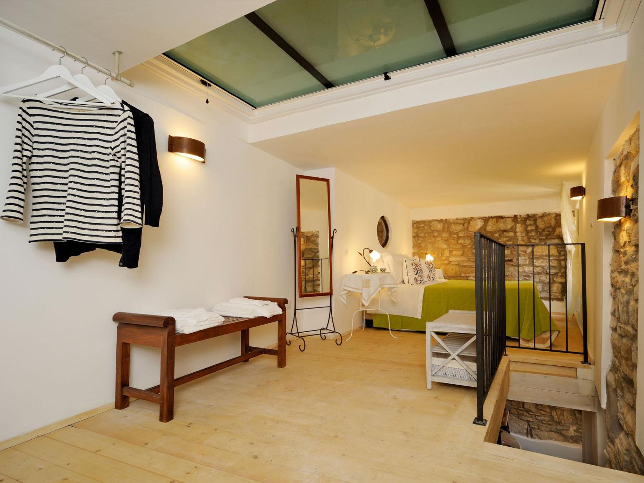 Apartment - Attic photo 3