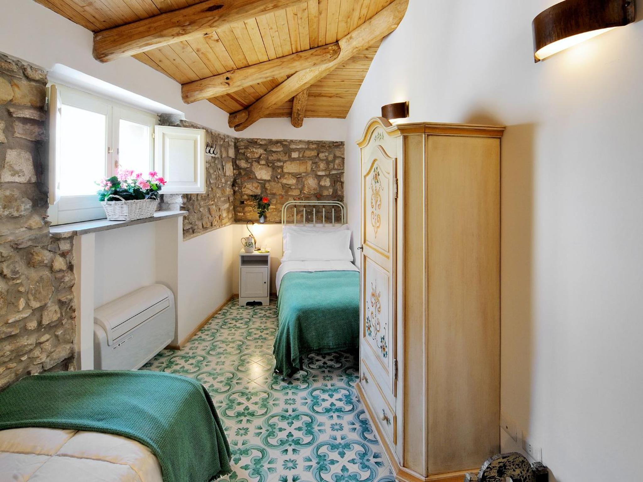 Apartment - Attic photo 1