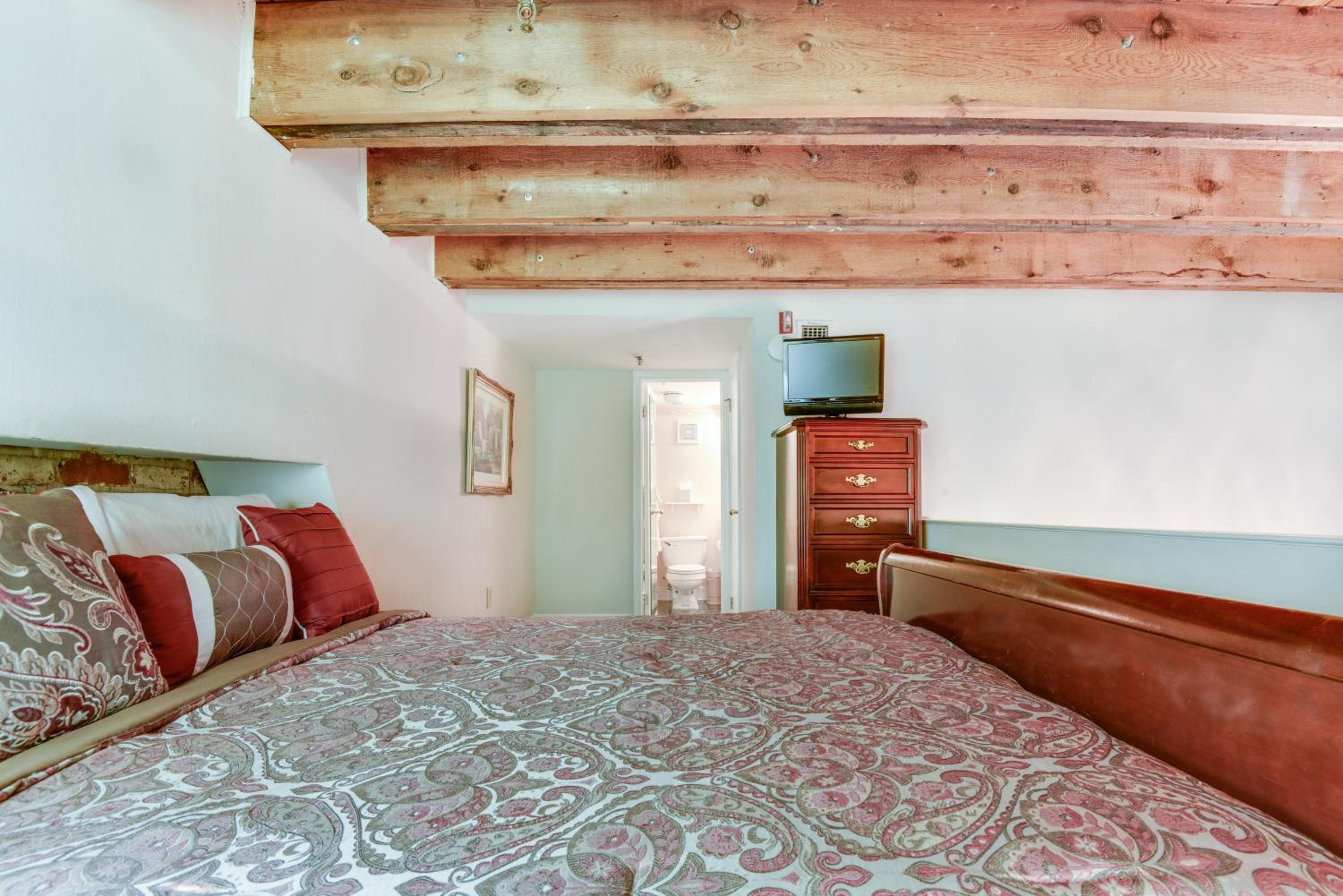 Two-Bedroom Apartment - Photo 6