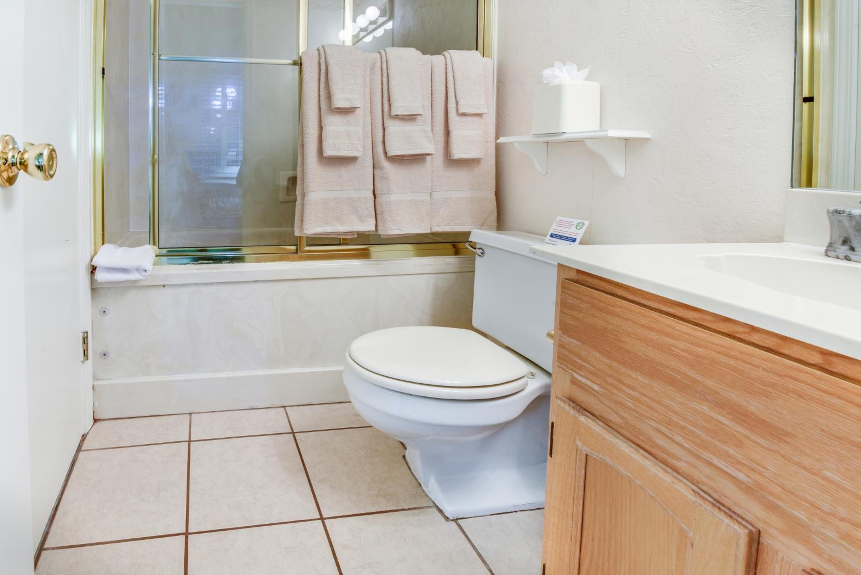 Two-Bedroom Apartment - Photo 2