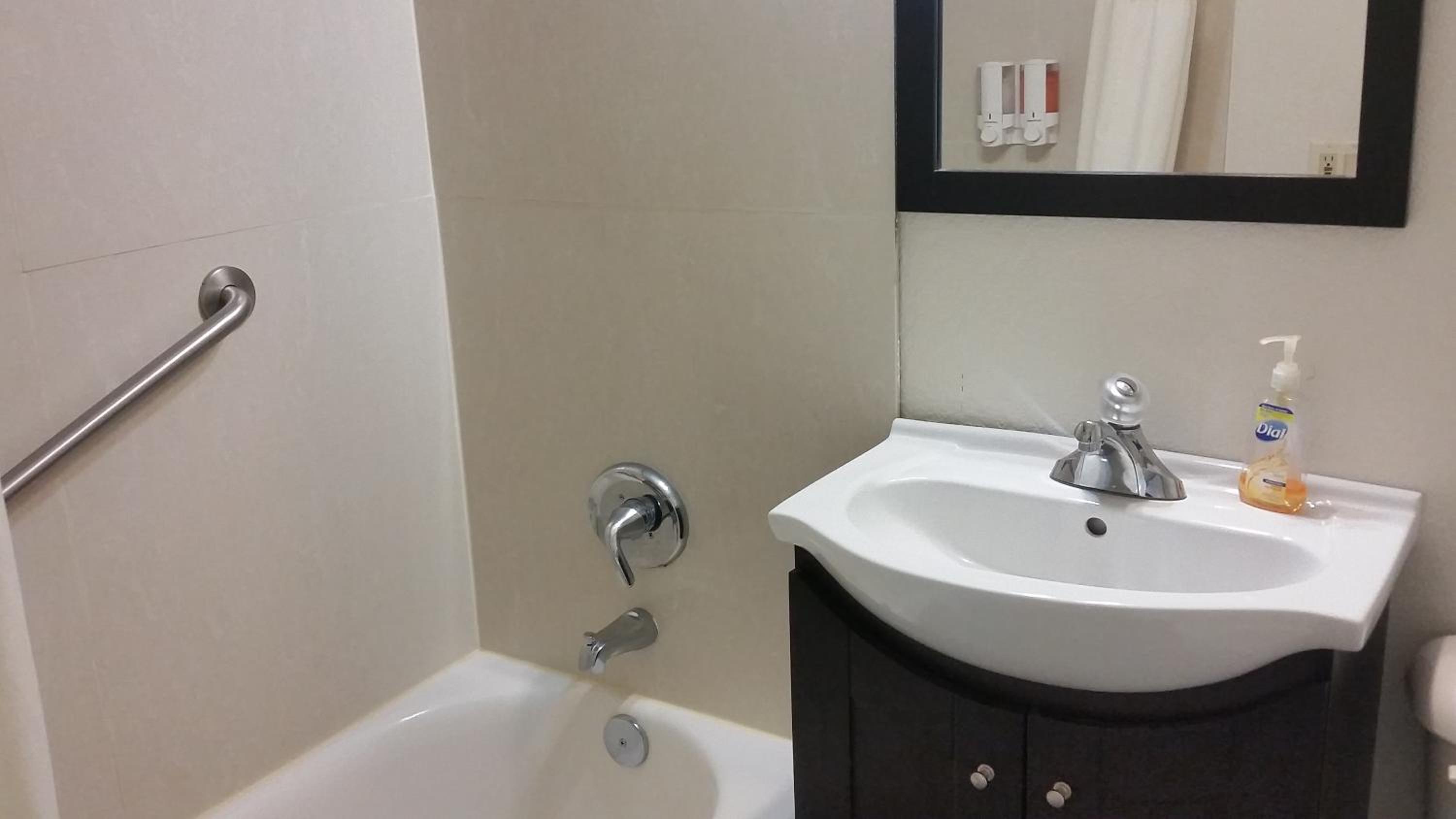Standard Double Room - No View - Photo 13
