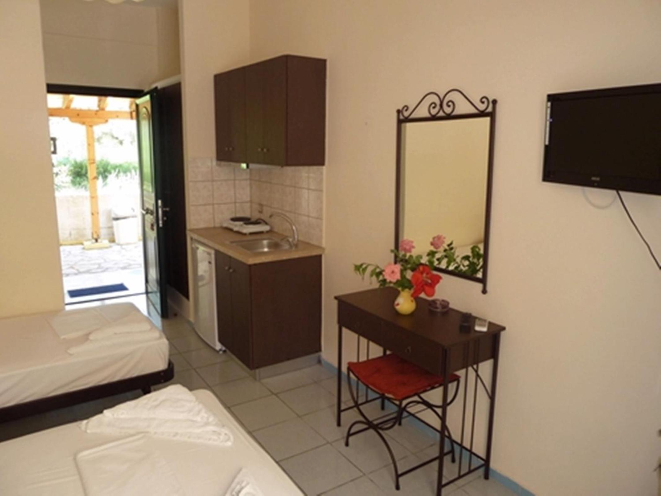 Standard Double Room photo 2