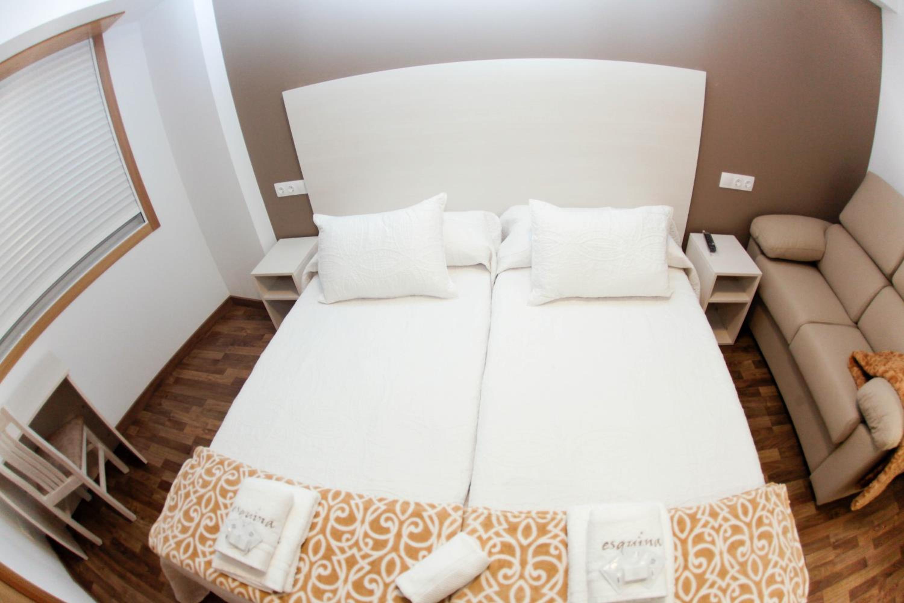 Twin Room - Photo 2