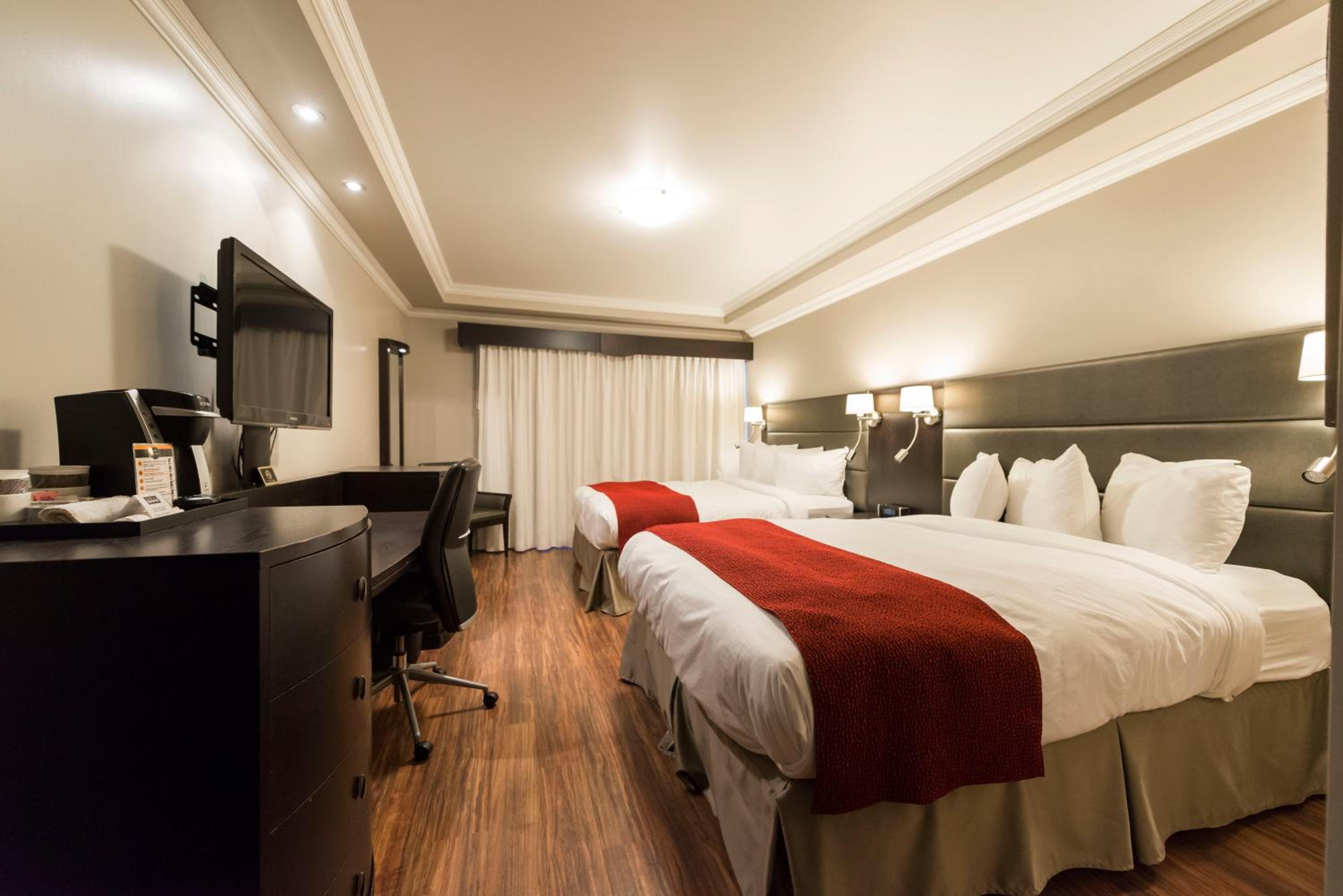 Superior Queen Room with Two Queen Beds photo 2