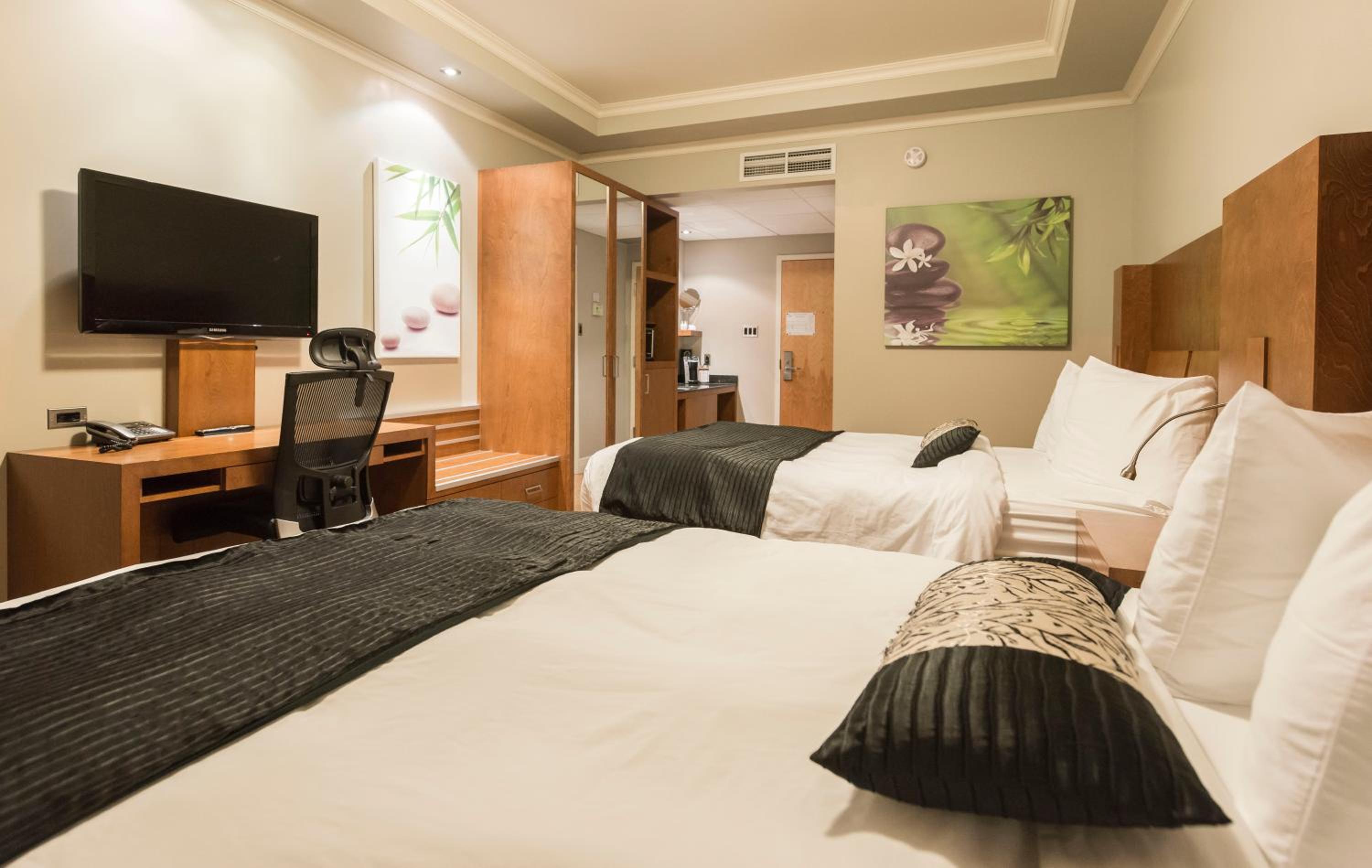 Superior Queen Room with Two Queen Beds photo 3