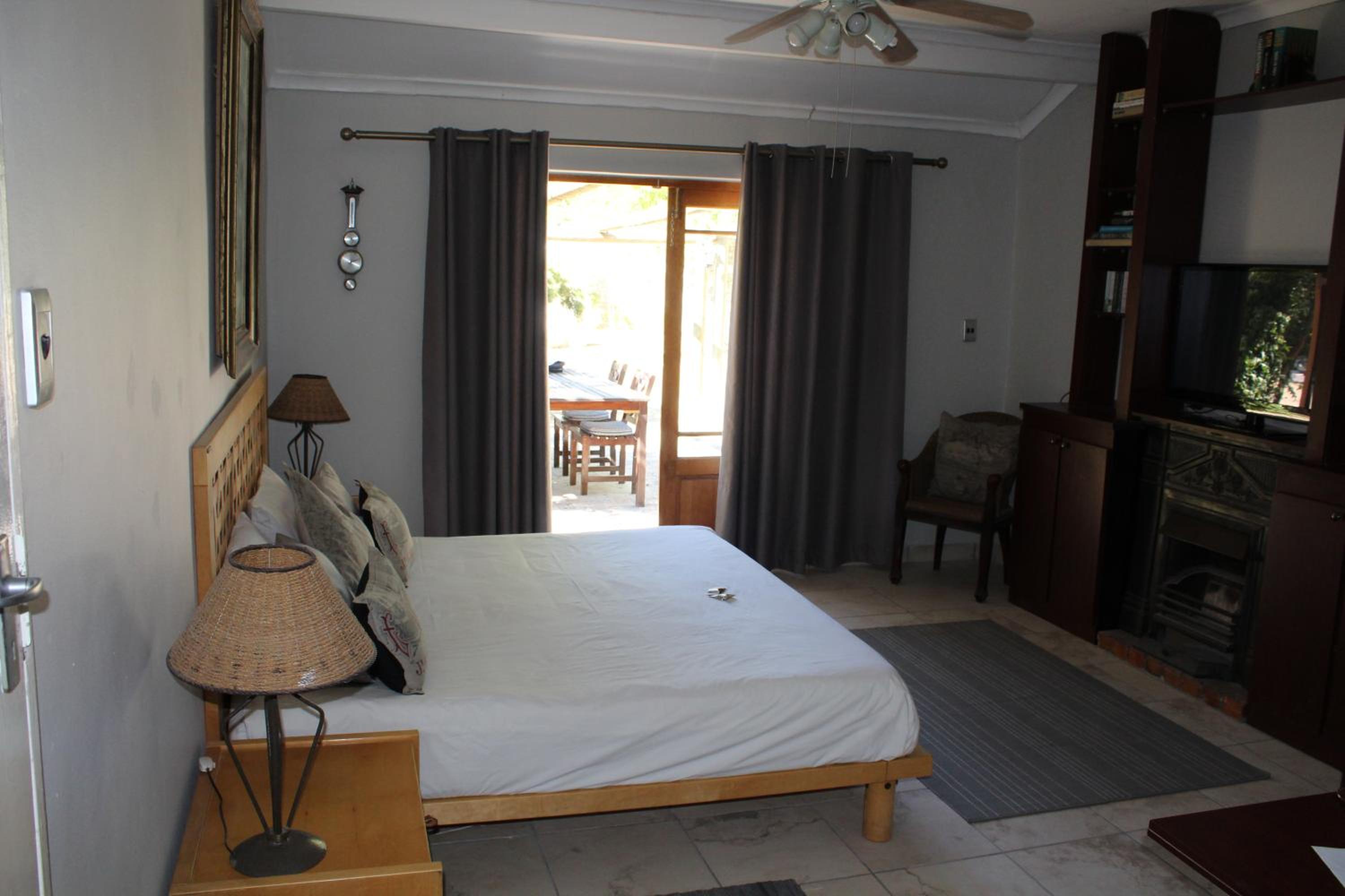 Studio Apartment photo 1
