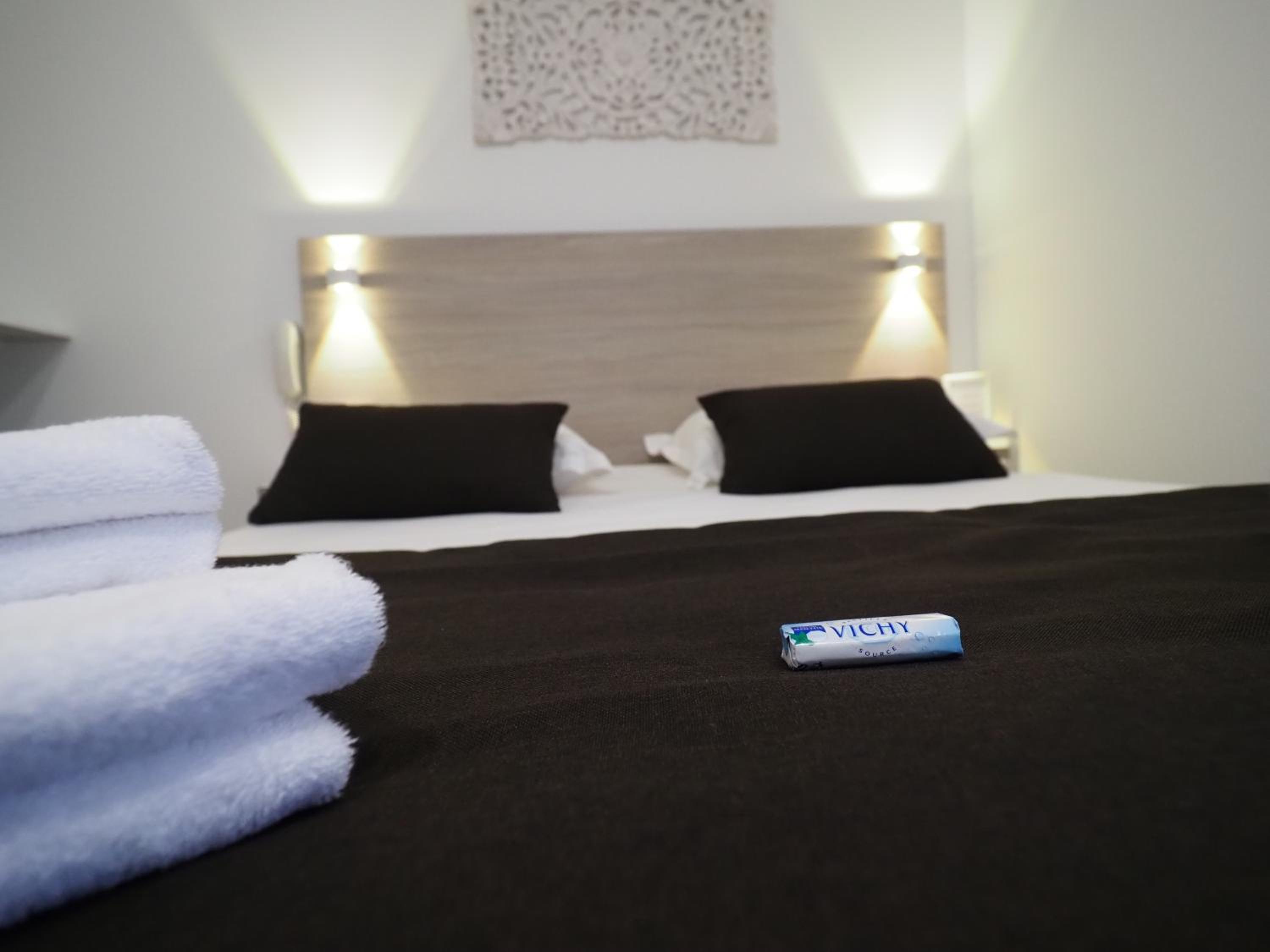 Small Double Room - Photo 5