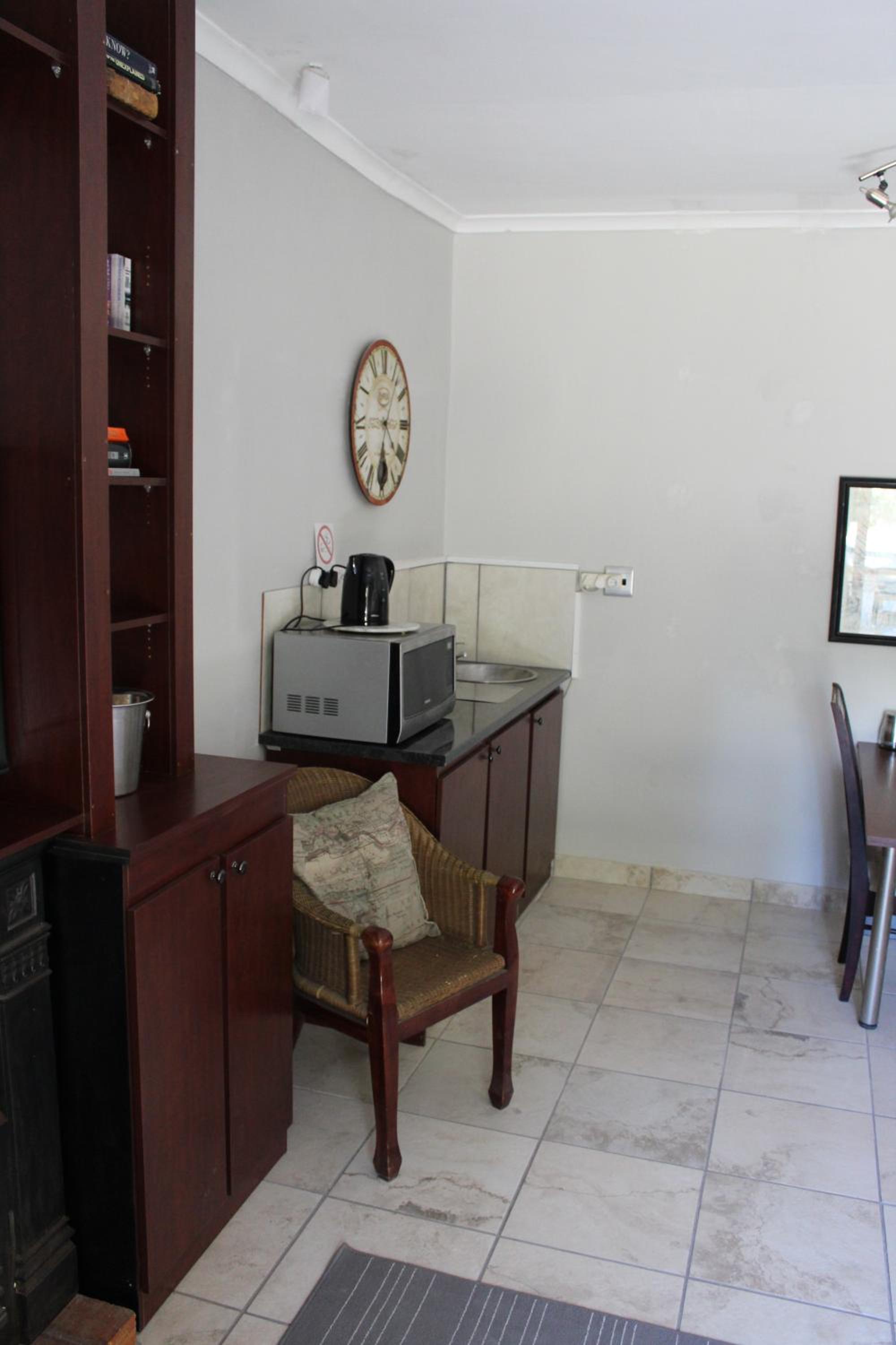 Studio Apartment photo 2