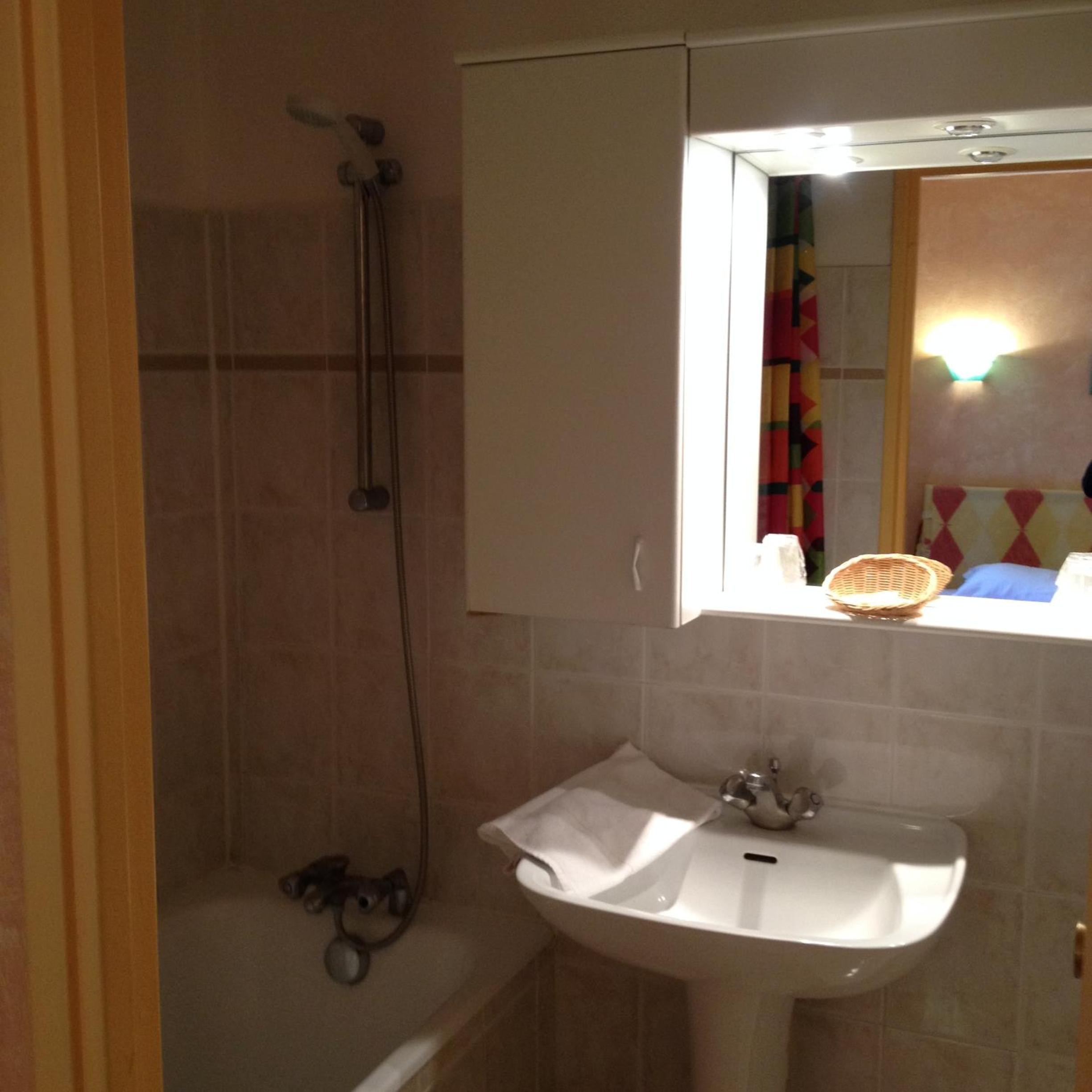 Standard Twin Room photo 3