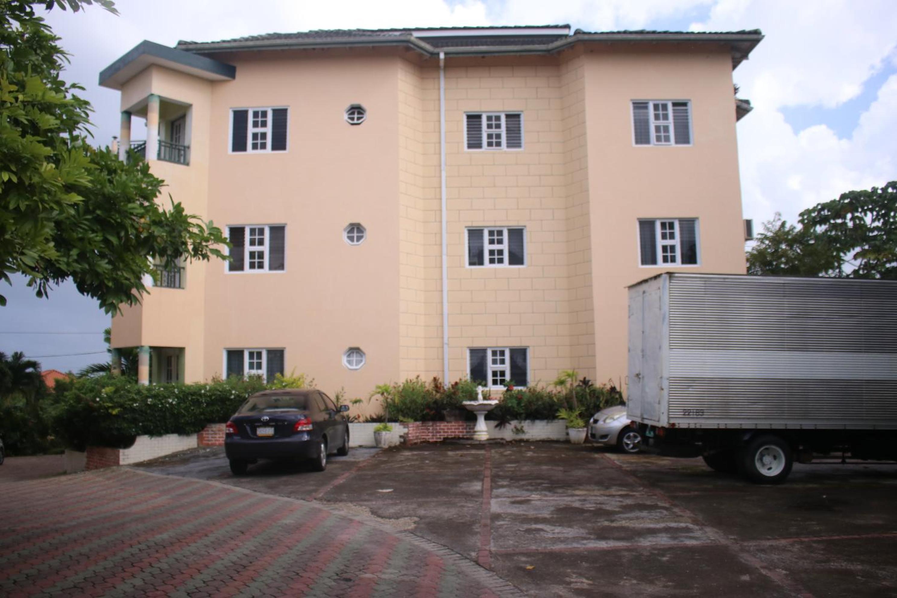 One-Bedroom Apartment photo 3