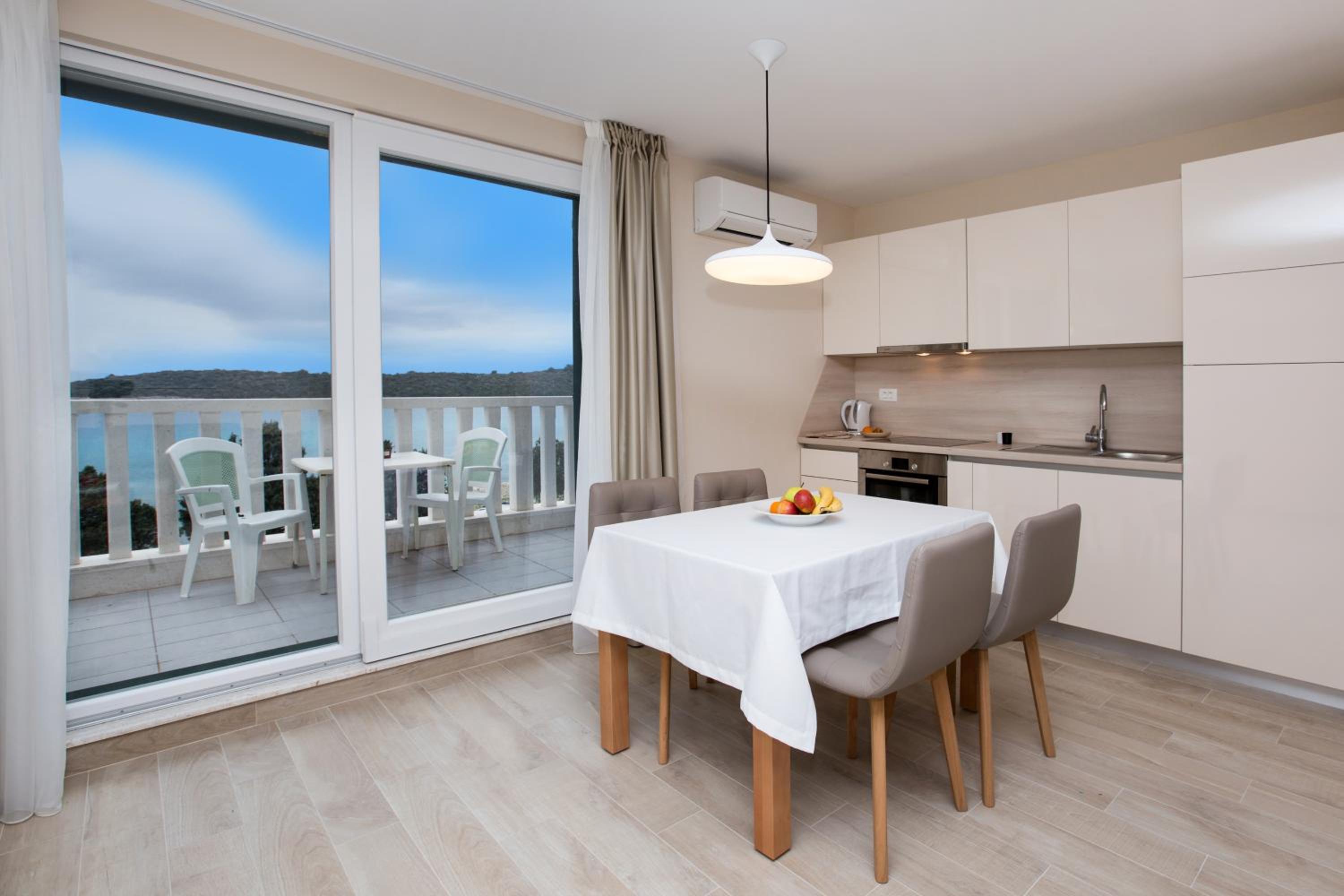 One-Bedroom Apartment photo 2