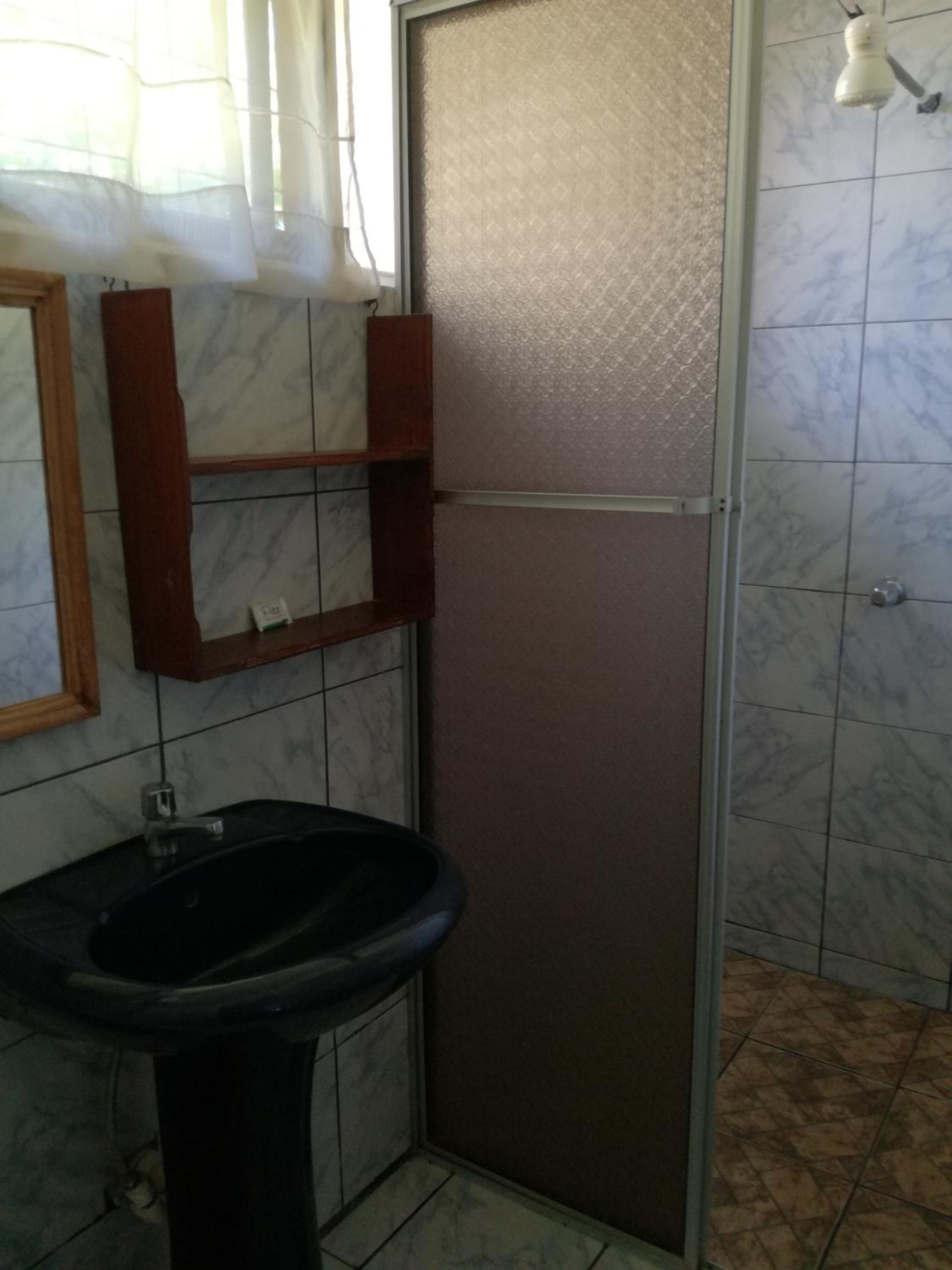 Double Room with Private Bathroom photo 2