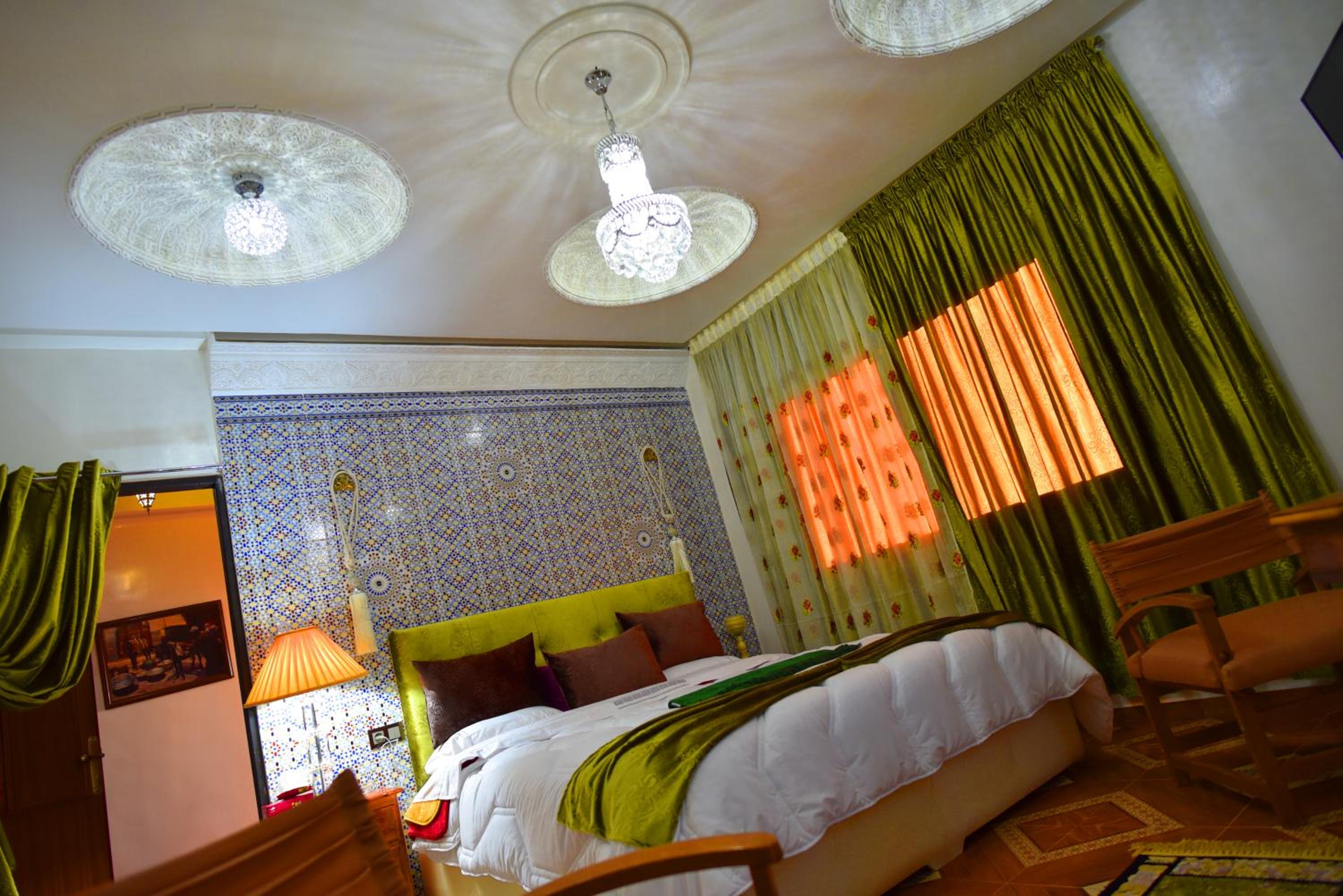 Deluxe Double Room (2 Adults + 1 Child)