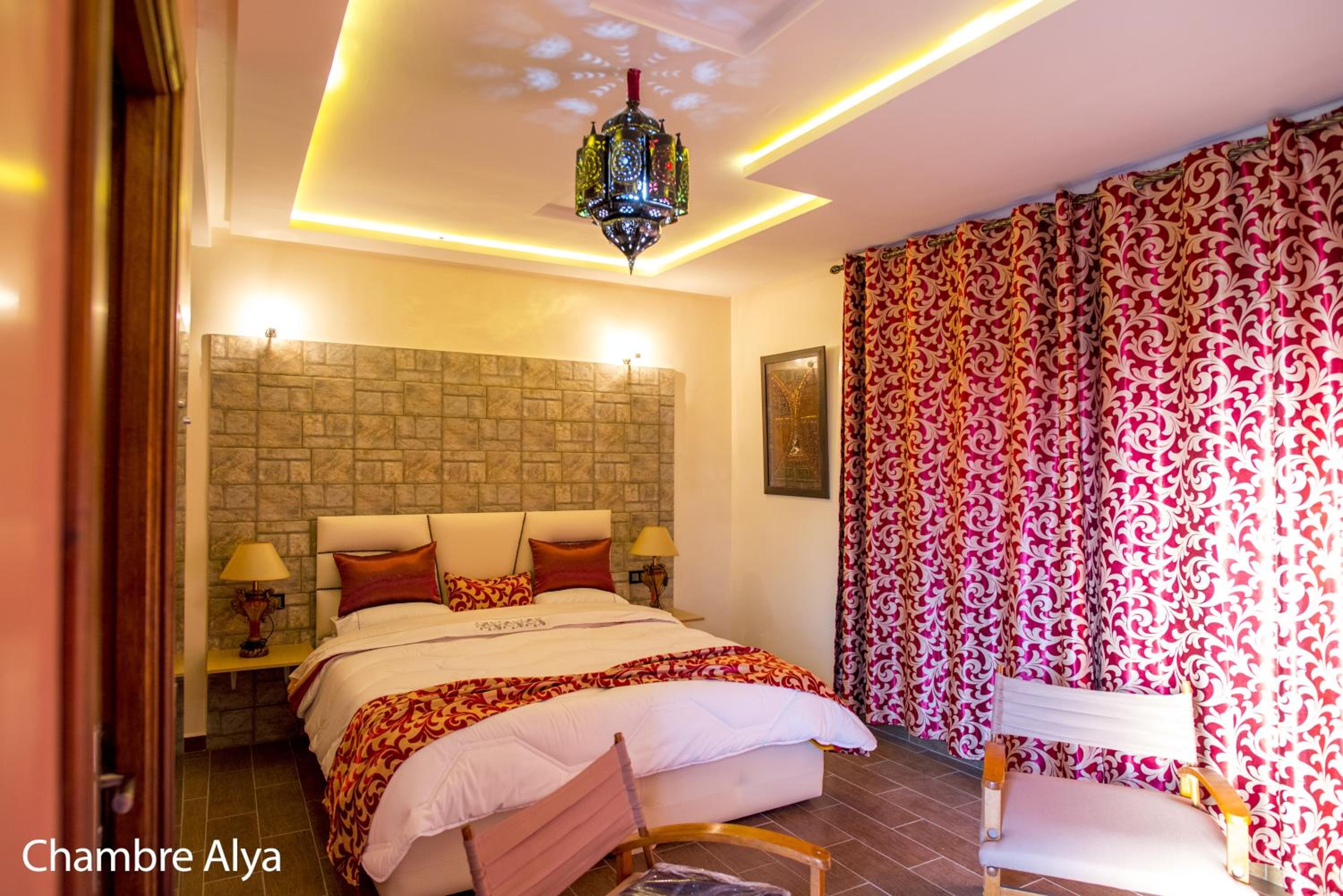 Deluxe Double Room (2 Adults + 1 Child)