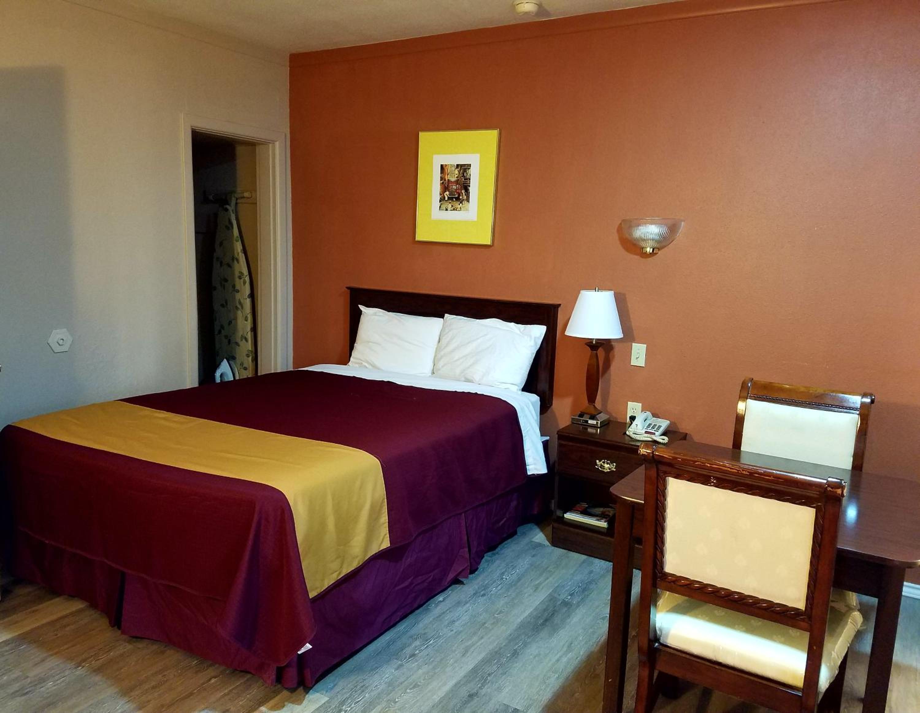 Queen Room - Photo 1