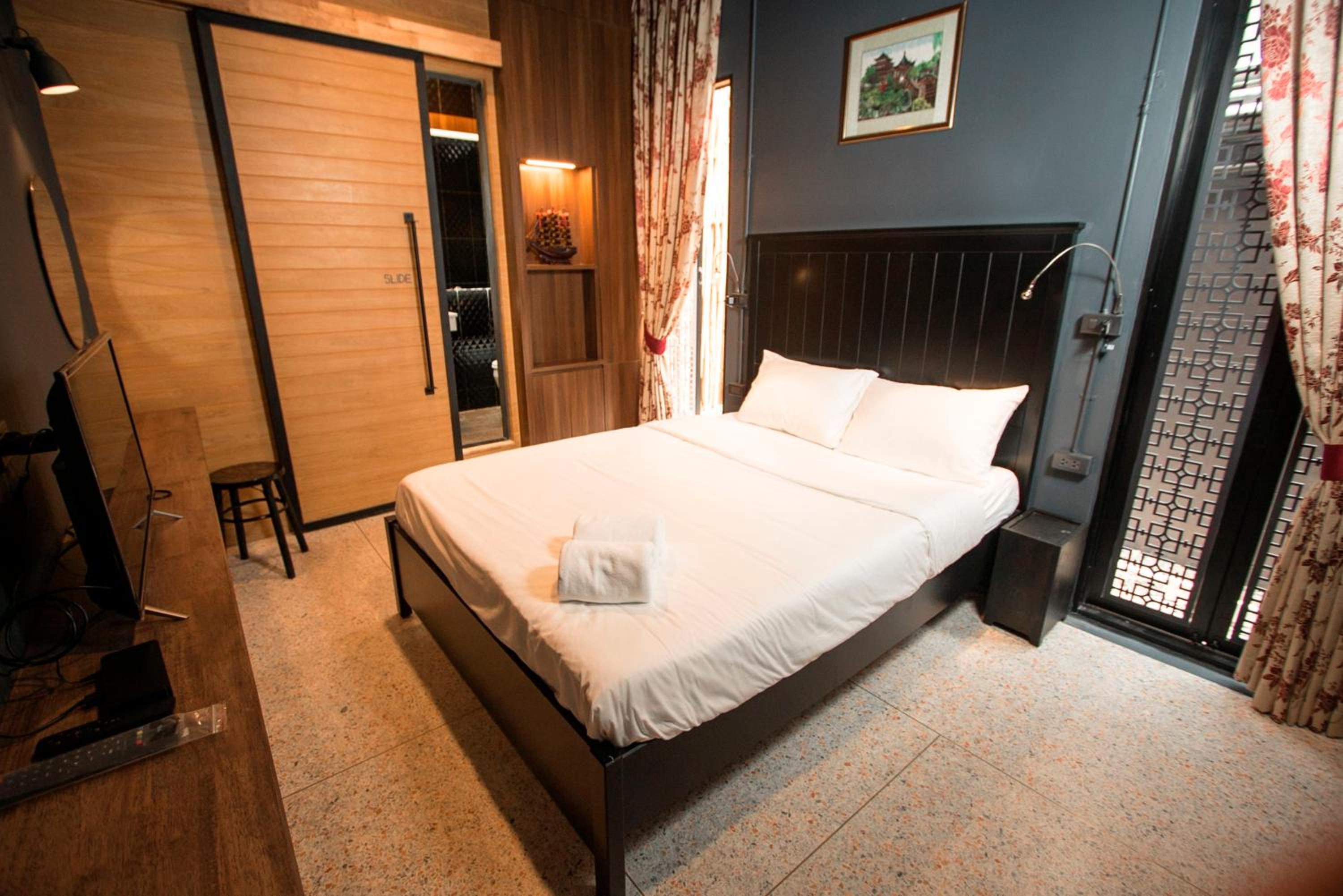 Suite on Ground floor photo 3