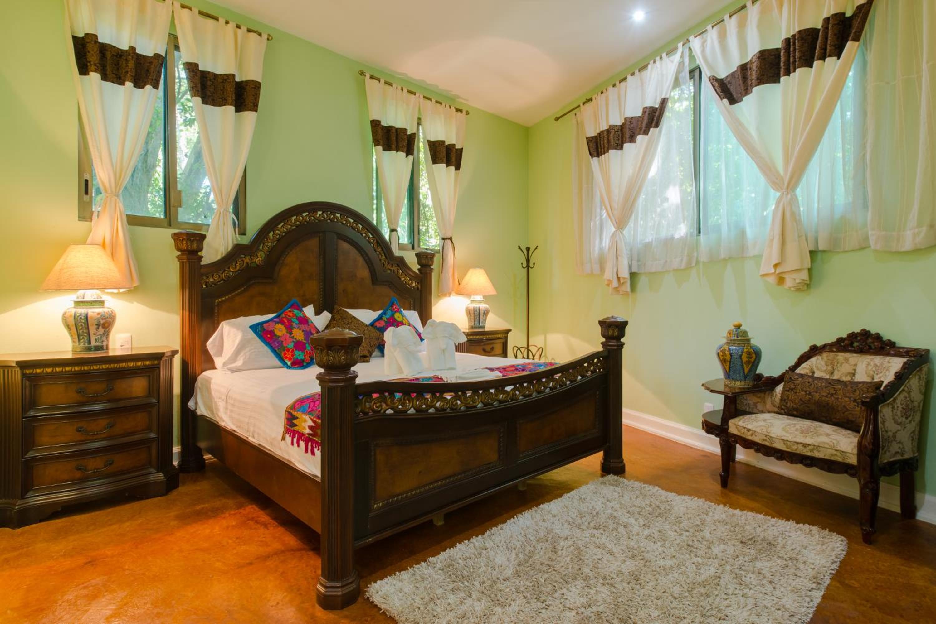 King Studio with Sofa Bed